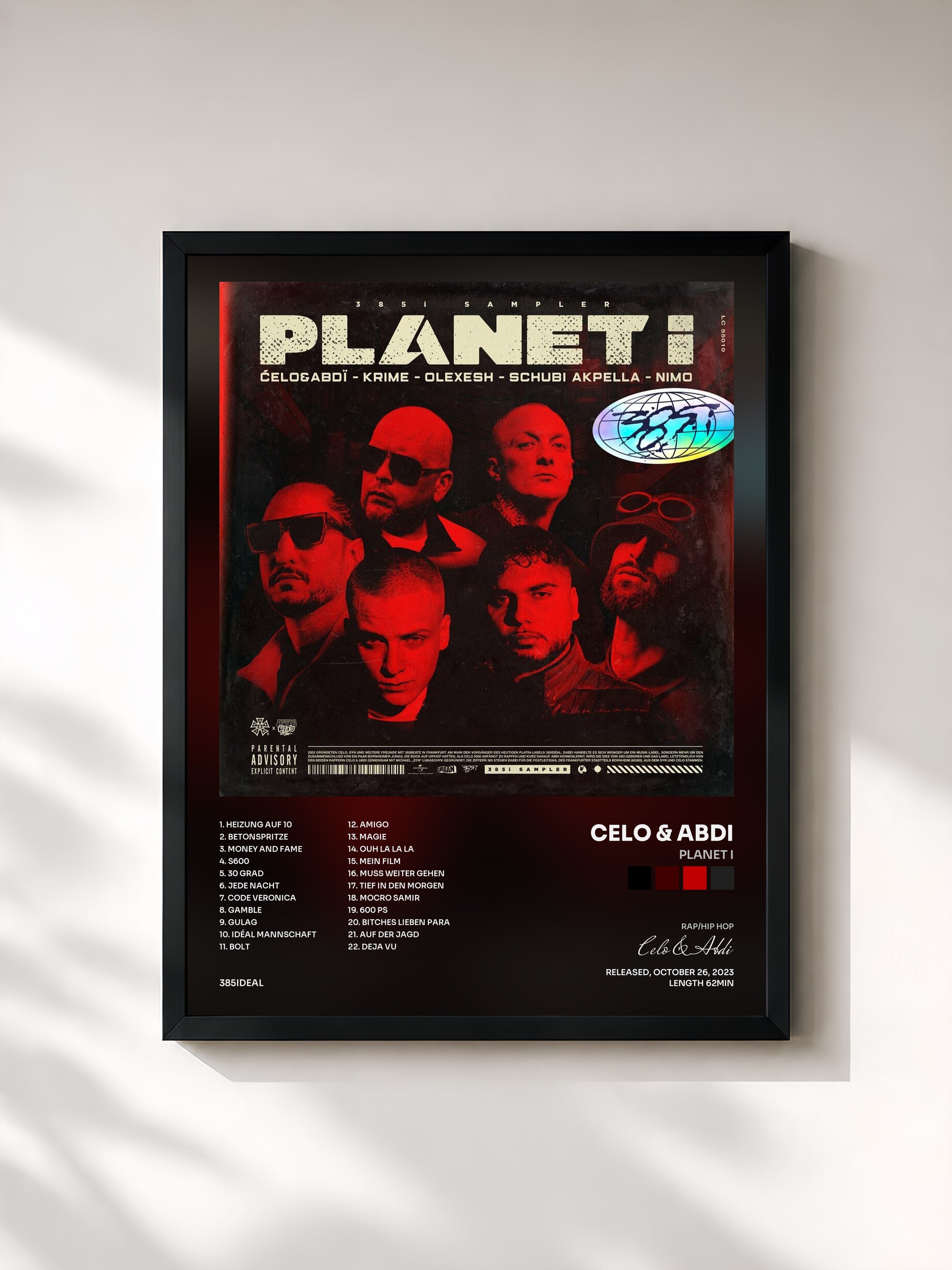 #noir Tableau de l'album PLANET i de Celo & Abdi, cadre noir, imprimé et encadré en France