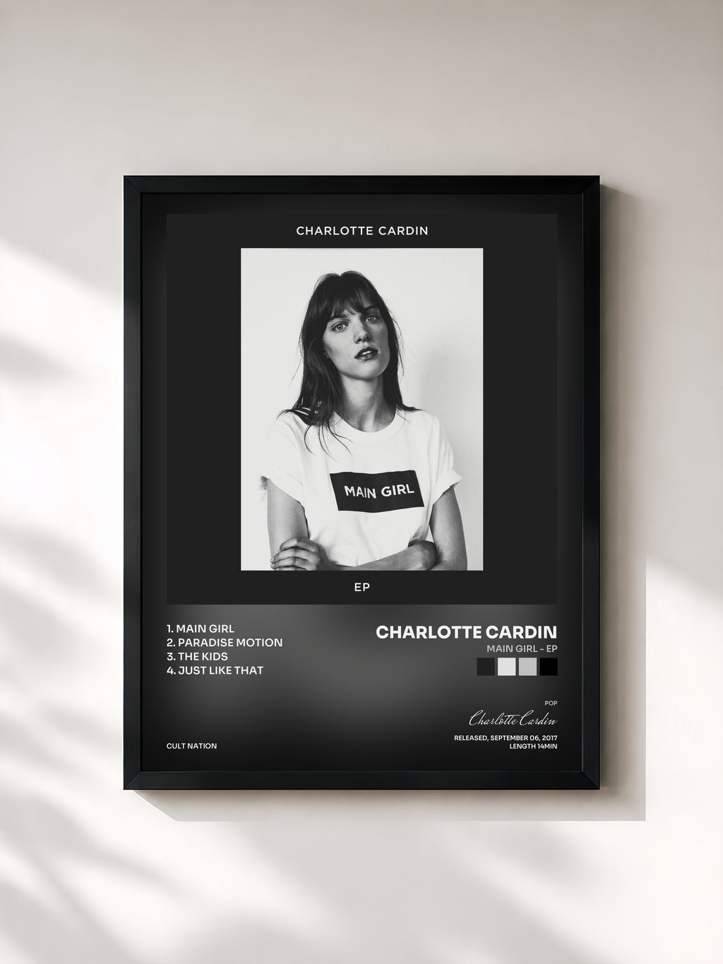 #noir Main Girl - EP von Charlotte Cardin als gerahmter Kunstdruck, schwarzer Rahmen, gedruckt und gerahmt in Frankreich