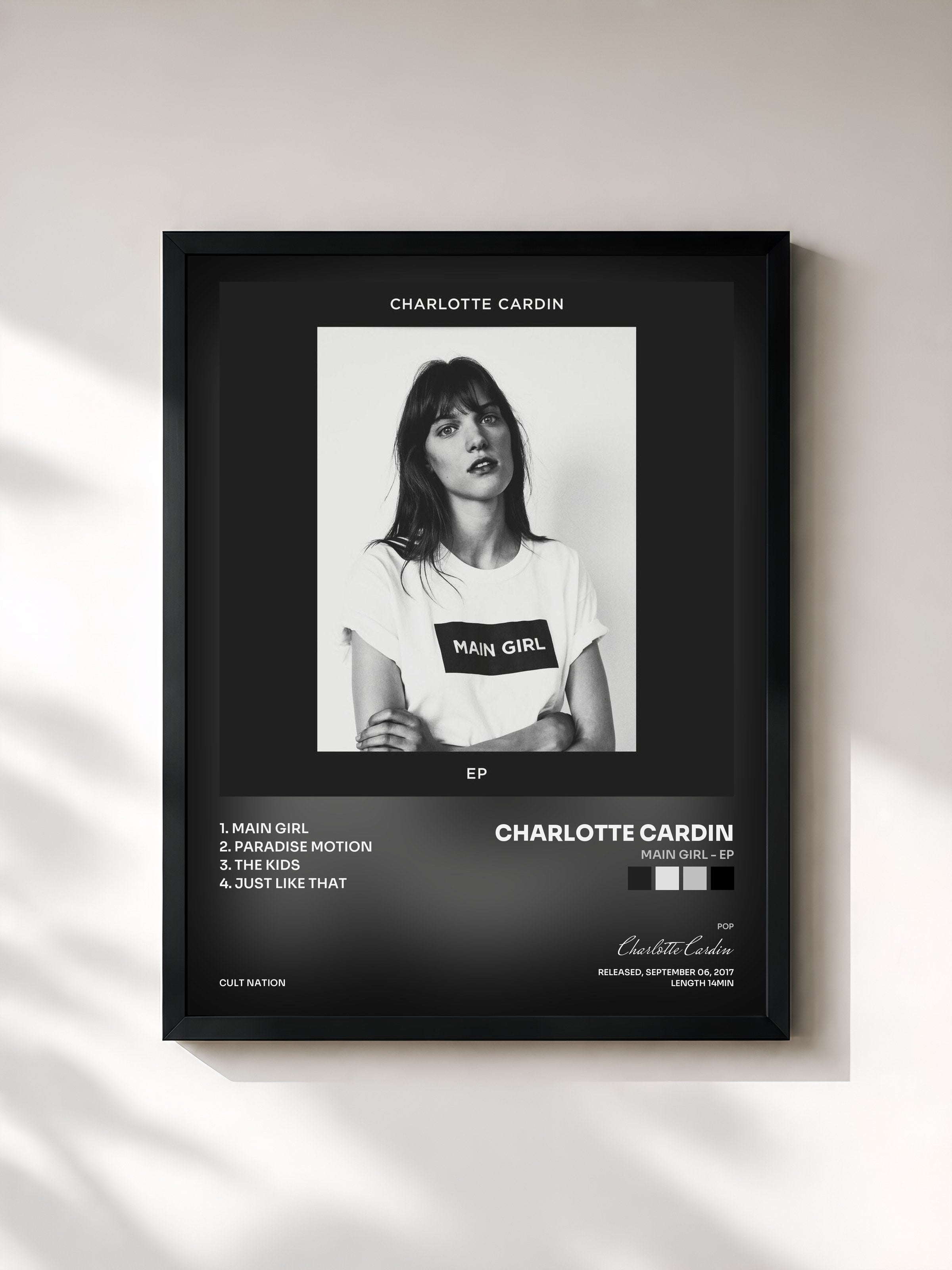 #noir Tableau de l'album Main Girl - EP de Charlotte Cardin, cadre noir, imprimé et encadré en France