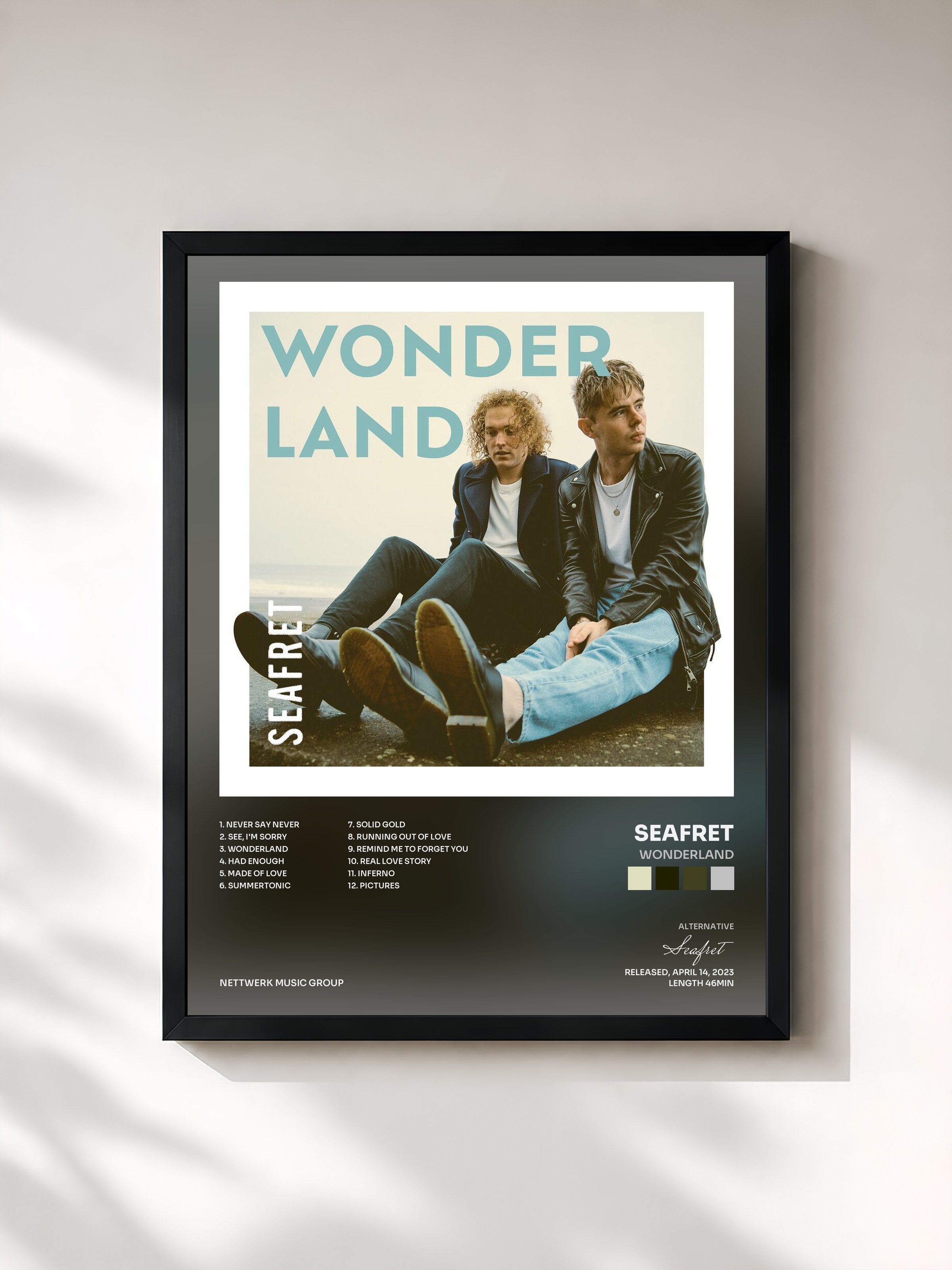 #noir Tableau de l'album Wonderland de Seafret, cadre noir, imprimé et encadré en France