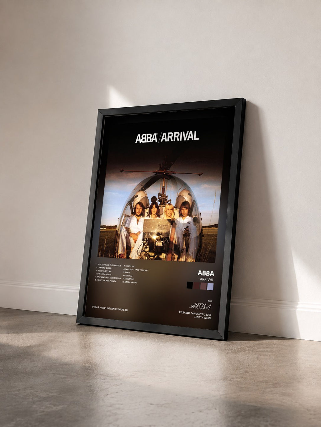 #noir Arrival von ABBA als gerahmter Kunstdruck von schräg gesehen, schwarzer Rahmen