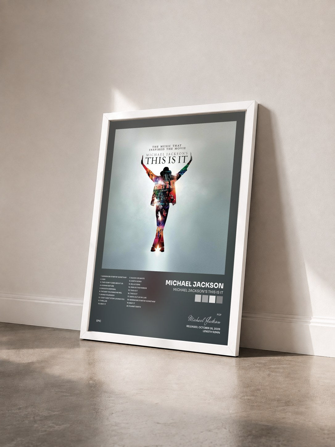 #blanc Michael Jackson's This Is It di Michael Jackson in stampa incorniciata vista di tre quarti, cornice bianca