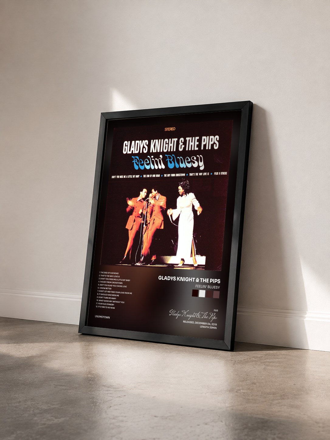 #noir Tableau de l'album Feelin' Bluesy de Gladys Knight & The Pips vu de trois quarts, cadre noir