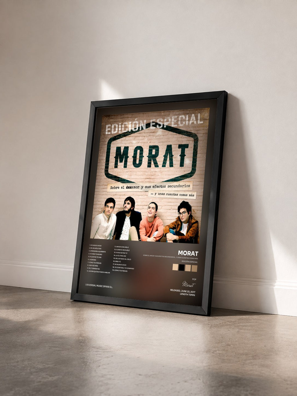 #noir Sobre El Amor Y Sus Efectos Secundarios... Y Unas Cuantas Cosas Más (Edición Especial) von Morat als gerahmter Kunstdruck von schräg gesehen, schwarzer Rahmen