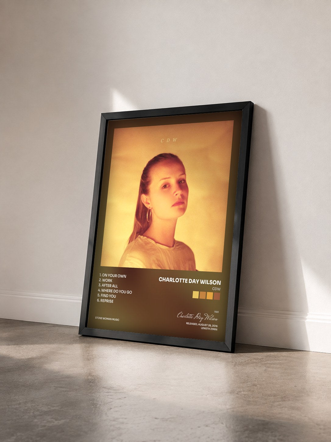 #noir Tableau de l'album CDW de Charlotte Day Wilson vu de trois quarts, cadre noir