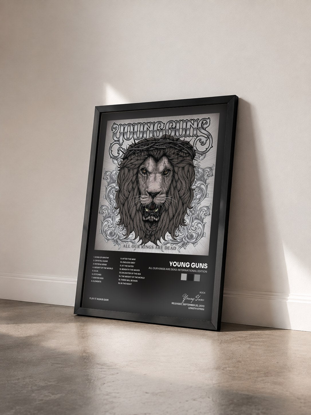 #noir Tableau de l'album All Our Kings Are Dead: International Edition de Young Guns vu de trois quarts, cadre noir