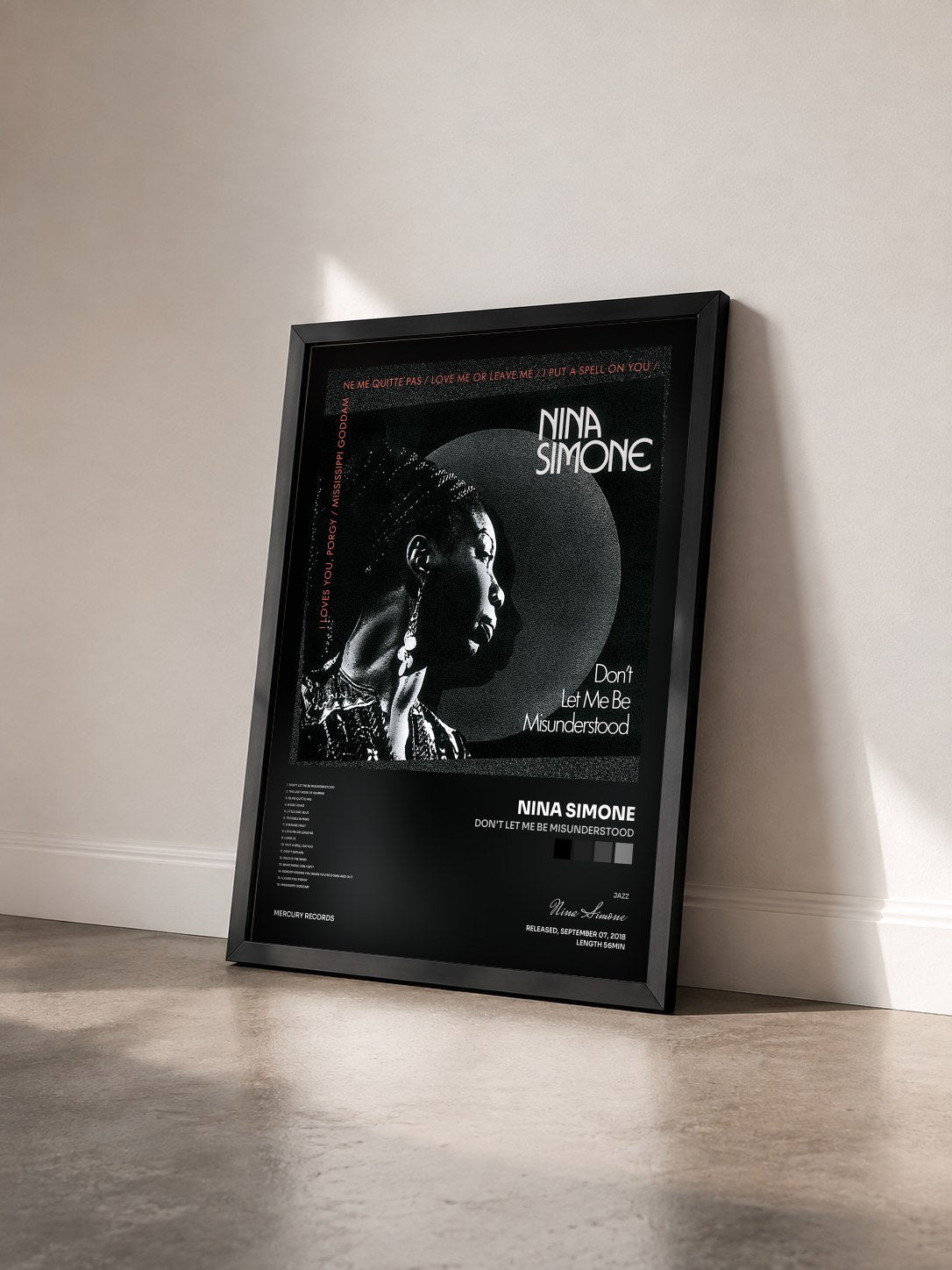 #noir Tableau de l'album Don't Let Me Be Misunderstood de Nina Simone vu de trois quarts, cadre noir