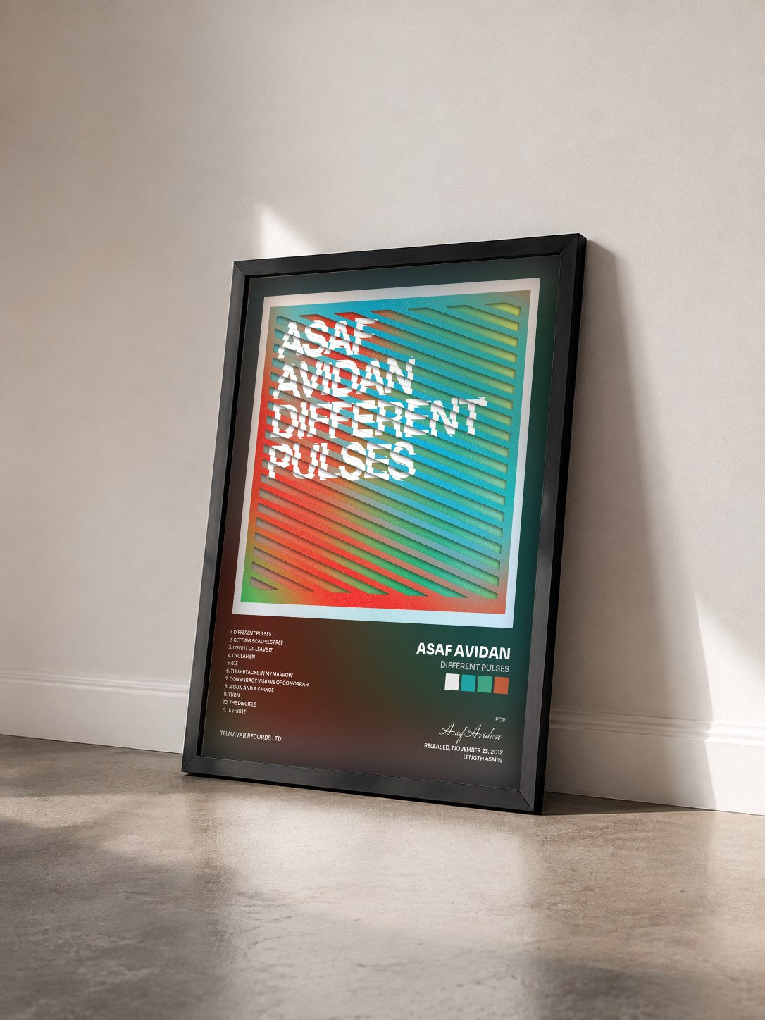 #noir Tableau de l'album Different Pulses de Asaf Avidan vu de trois quarts, cadre noir