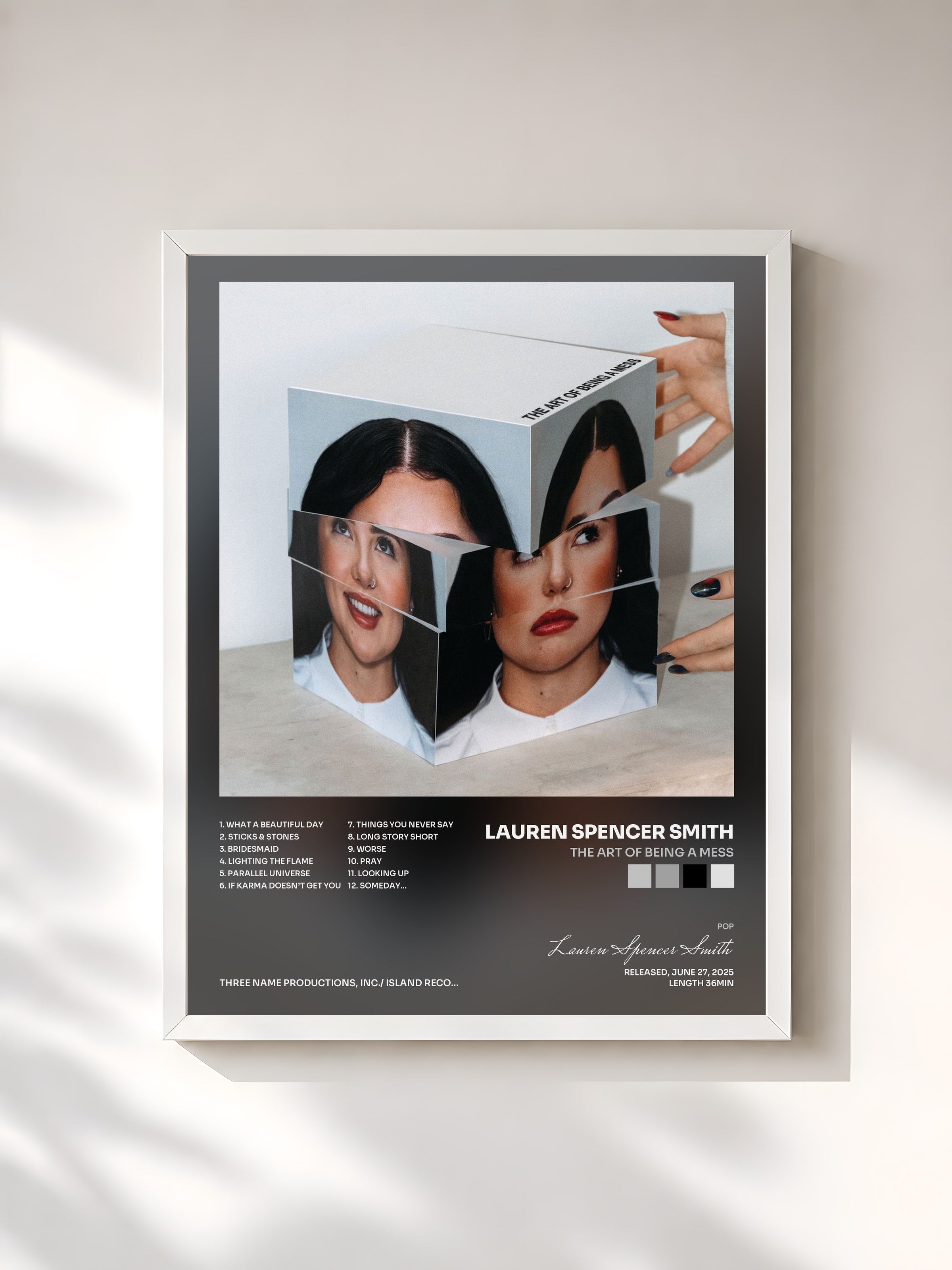 #blanc Tableau de l'album THE ART OF BEING A MESS de Lauren Spencer Smith, cadre blanc, imprimé et encadré en France