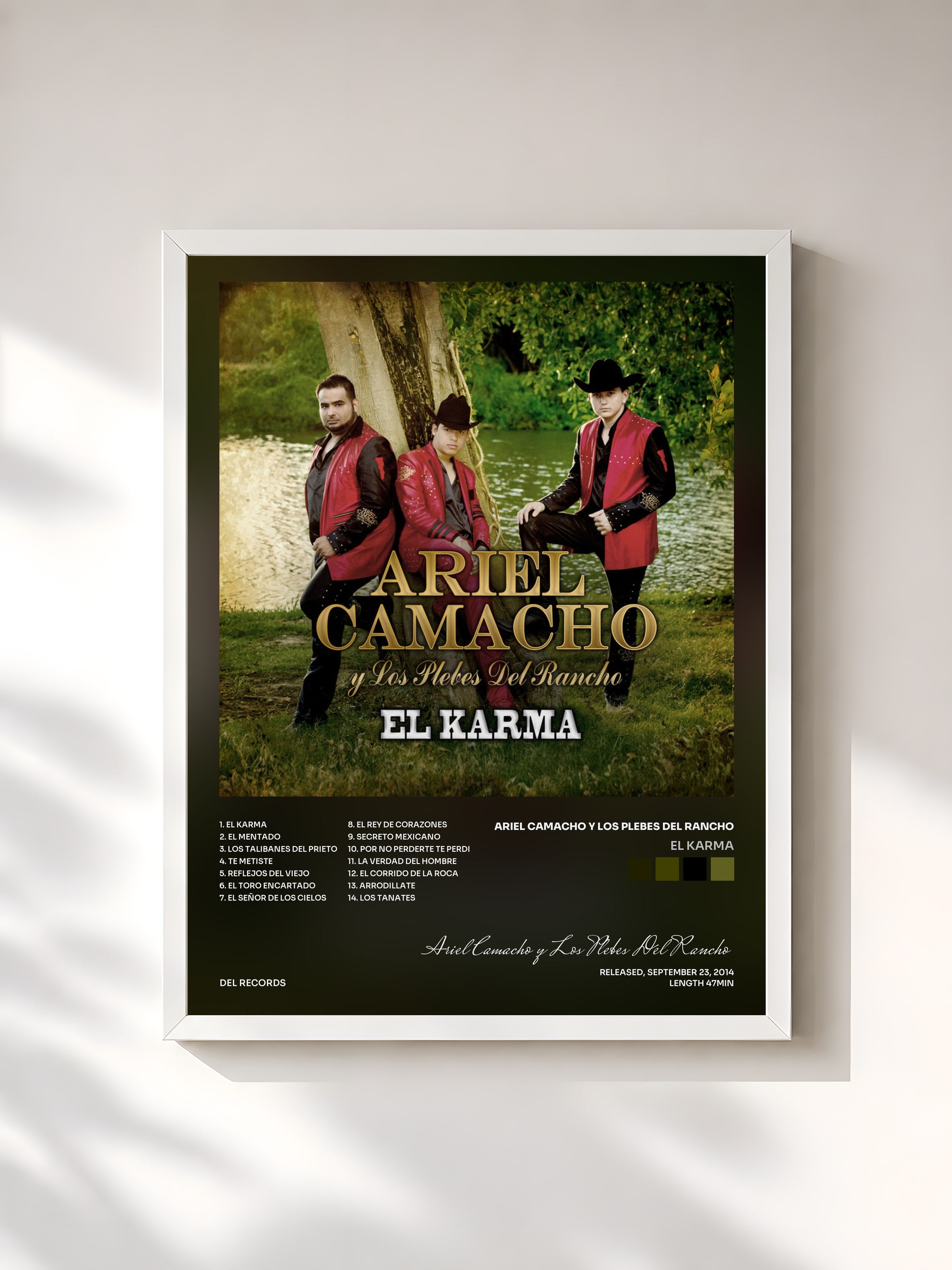 #blanc Tableau de l'album El Karma de Ariel Camacho y Los Plebes Del Rancho, cadre blanc, imprimé et encadré en France