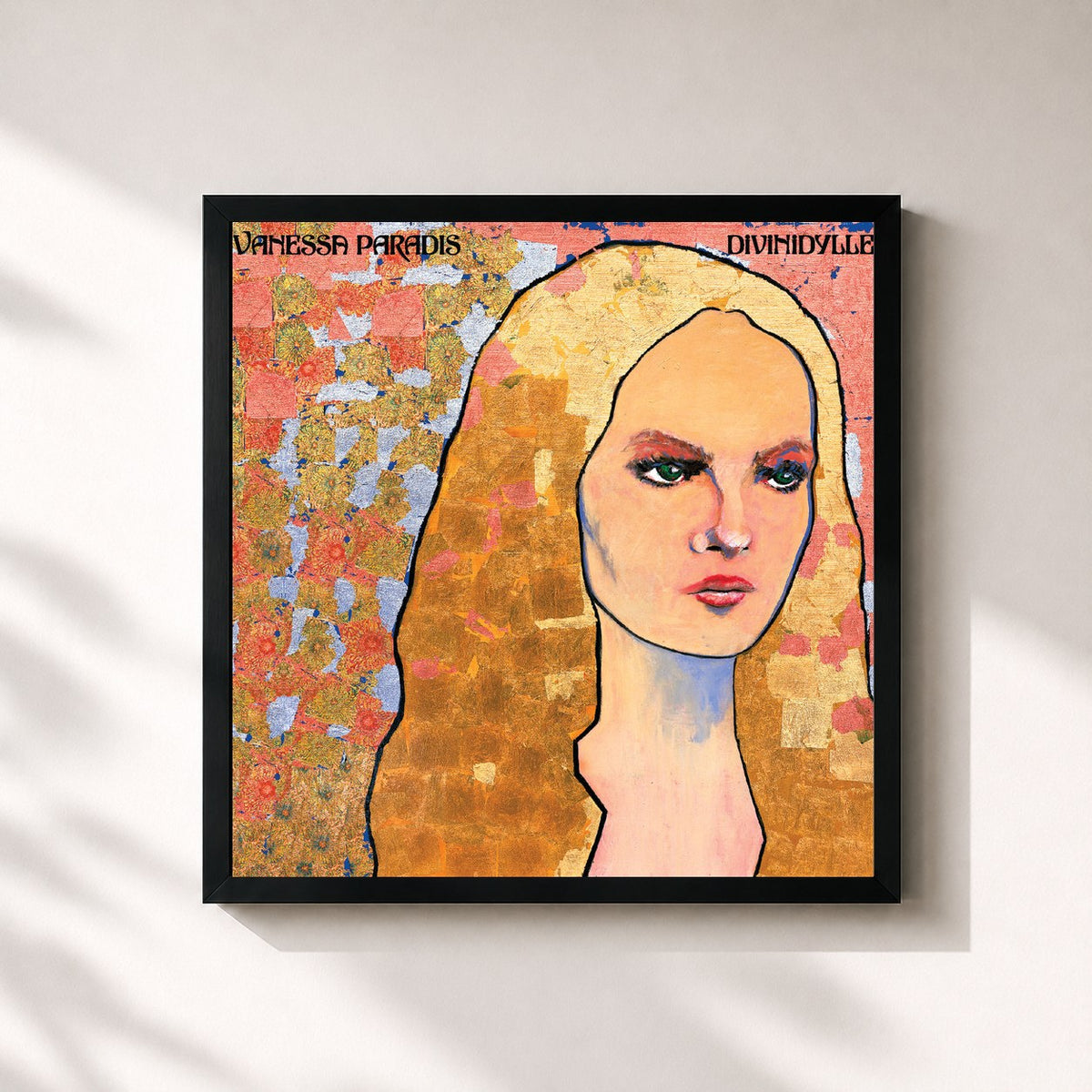 #noir Divinidylle de Vanessa Paradis en lámina cuadrada enmarcada, marco negro de 32x32 cm