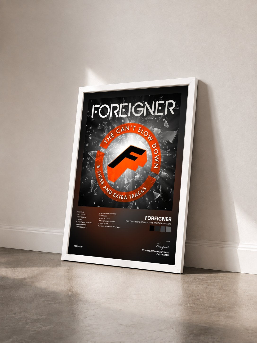 #blanc Tableau de l'album The Can't Slow Down B-Sides and Extra Tracks de Foreigner vu de trois quarts, cadre blanc