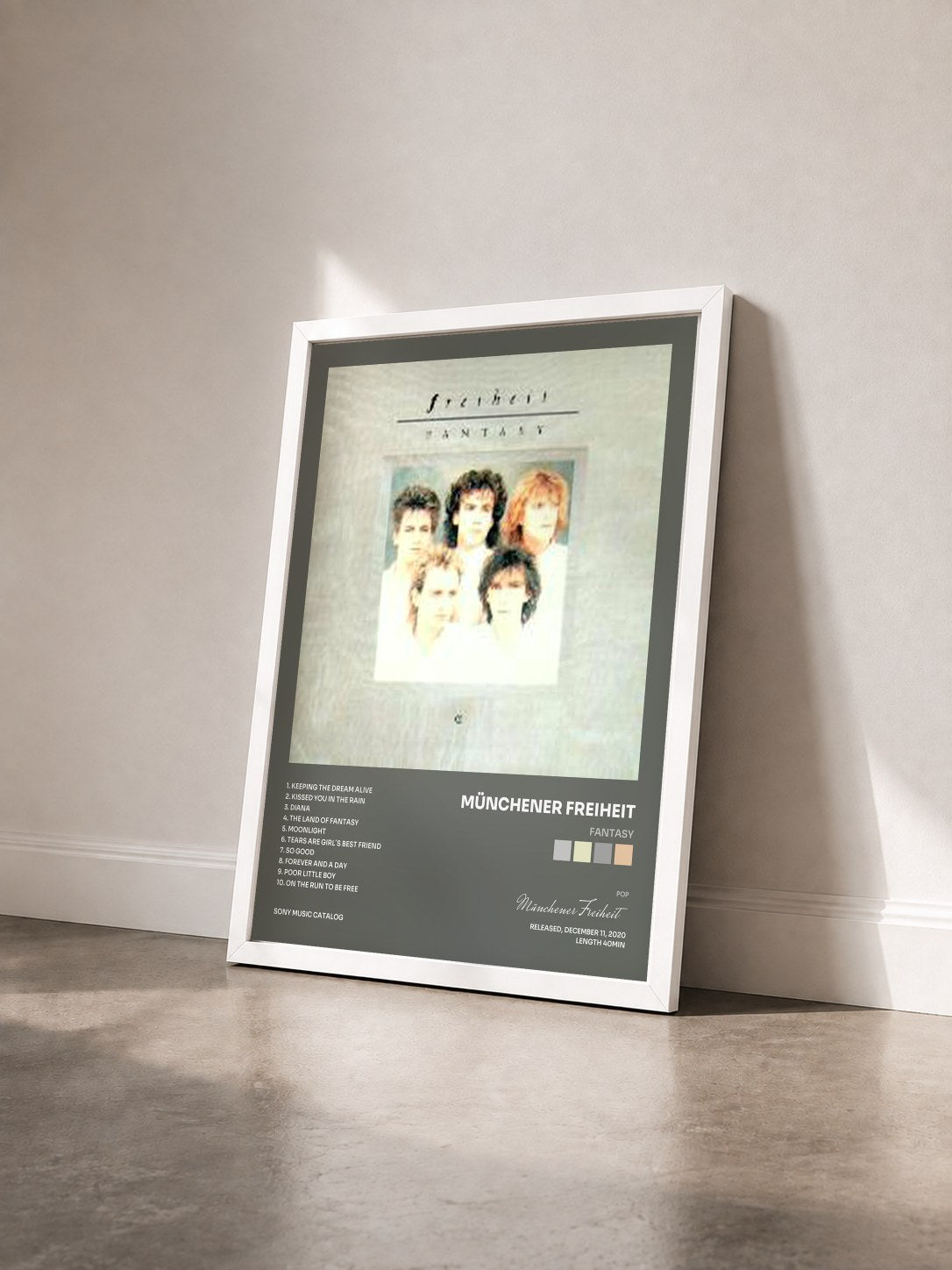 #blanc Tableau de l'album Fantasy de Münchener Freiheit vu de trois quarts, cadre blanc