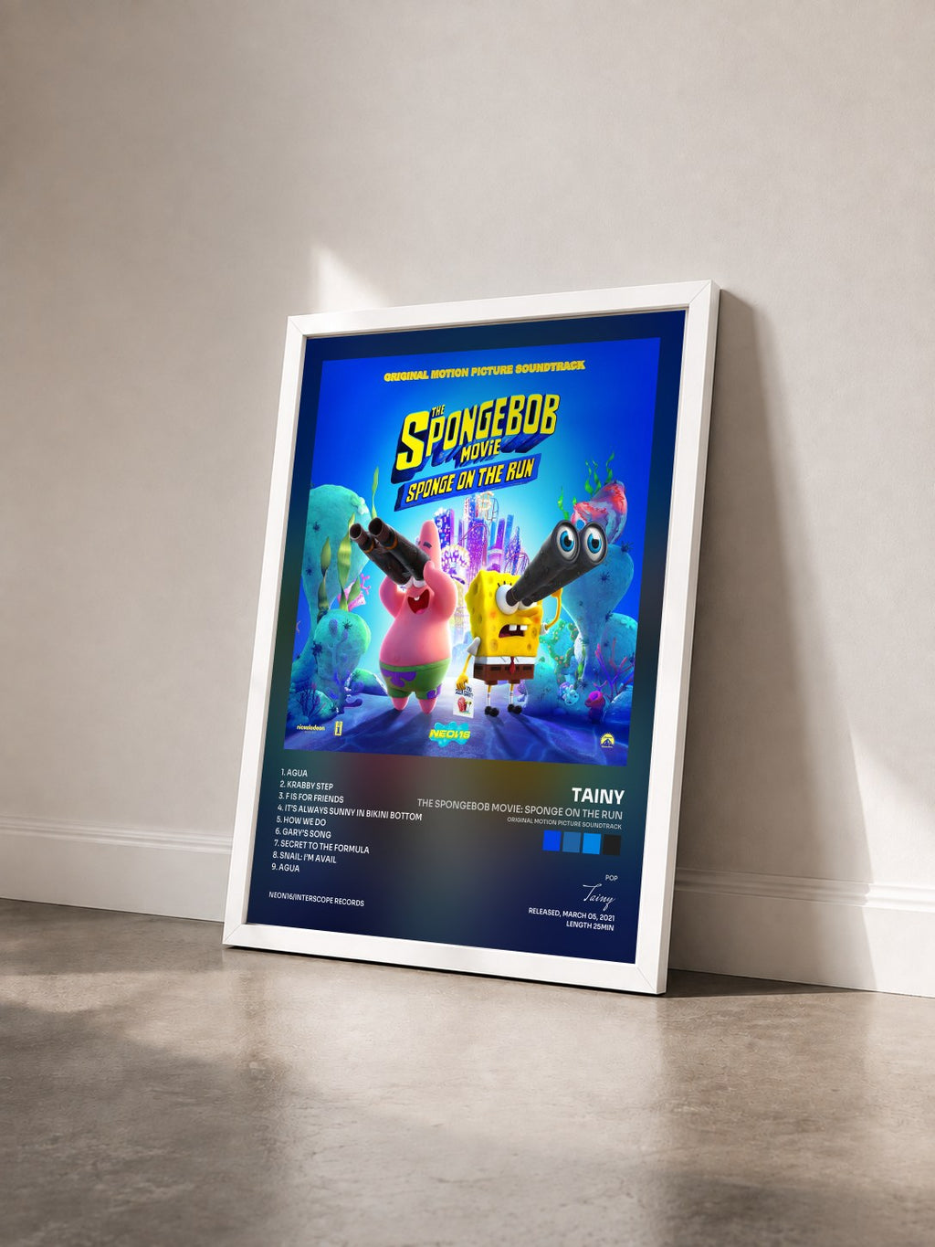 #blanc Tableau de l'album The SpongeBob Movie: Sponge On The Run (Original Motion Picture Soundtrack) de Tainy vu de trois quarts, cadre blanc