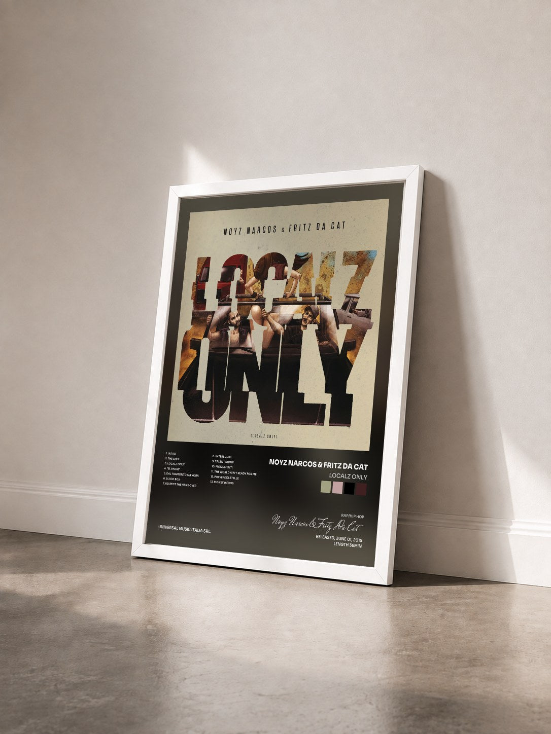 #blanc Tableau de l'album Localz Only de Noyz Narcos & Fritz Da Cat vu de trois quarts, cadre blanc