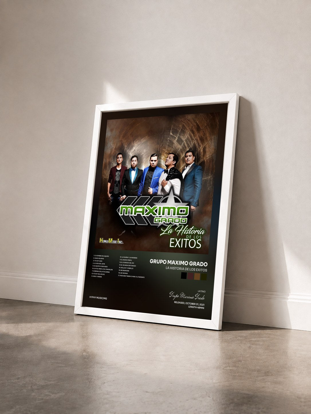 #blanc Tableau de l'album La Historia de Los Exitos de Grupo Maximo Grado vu de trois quarts, cadre blanc