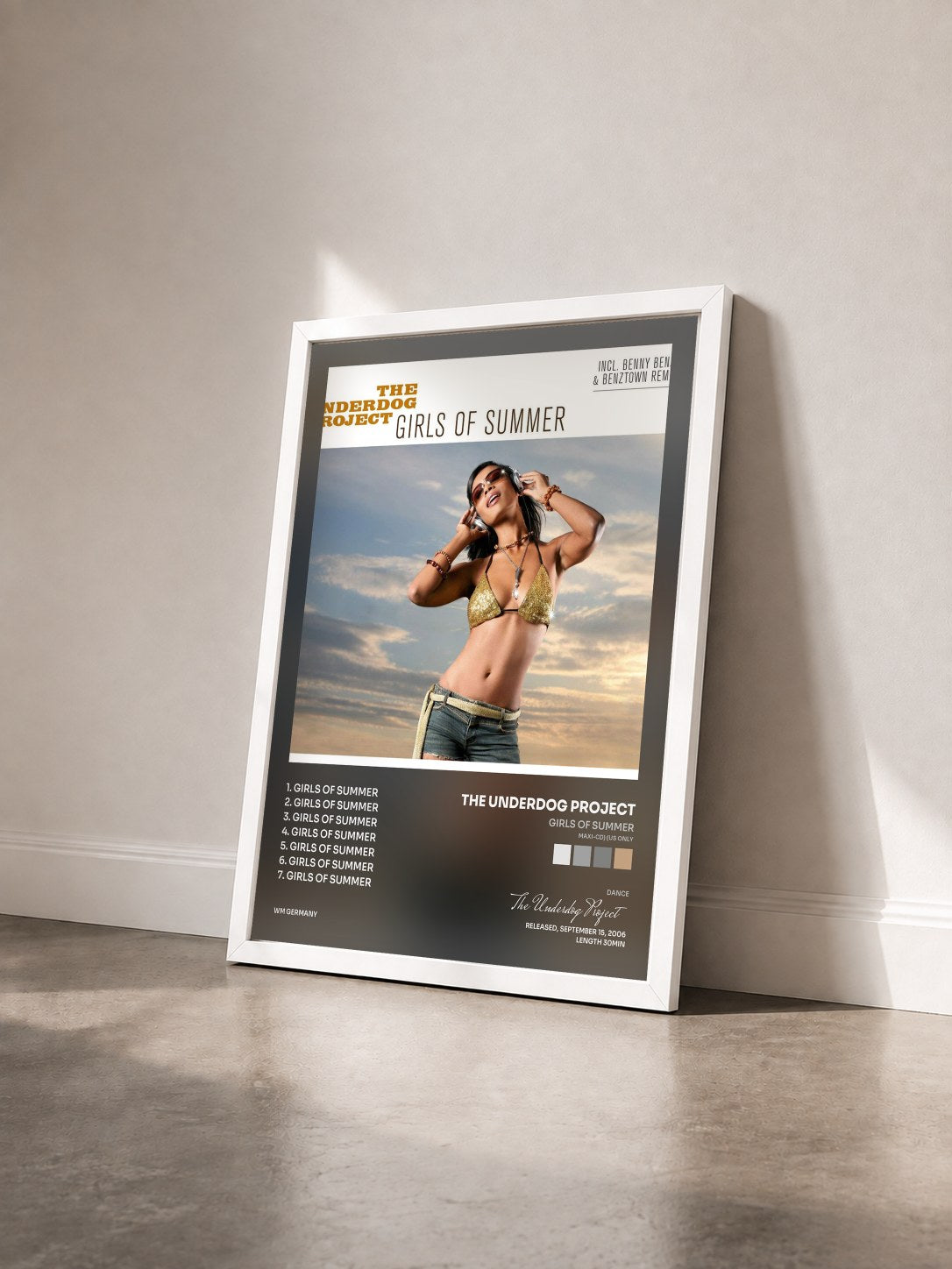 #blanc Tableau de l'album Girls Of Summer (Maxi-CD) (US Only) de The Underdog Project vu de trois quarts, cadre blanc