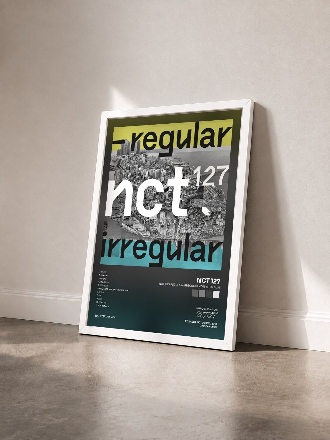 #blanc Tableau de l'album NCT #127 Regular-Irregular - The 1st Album de NCT 127 vu de trois quarts, cadre blanc
