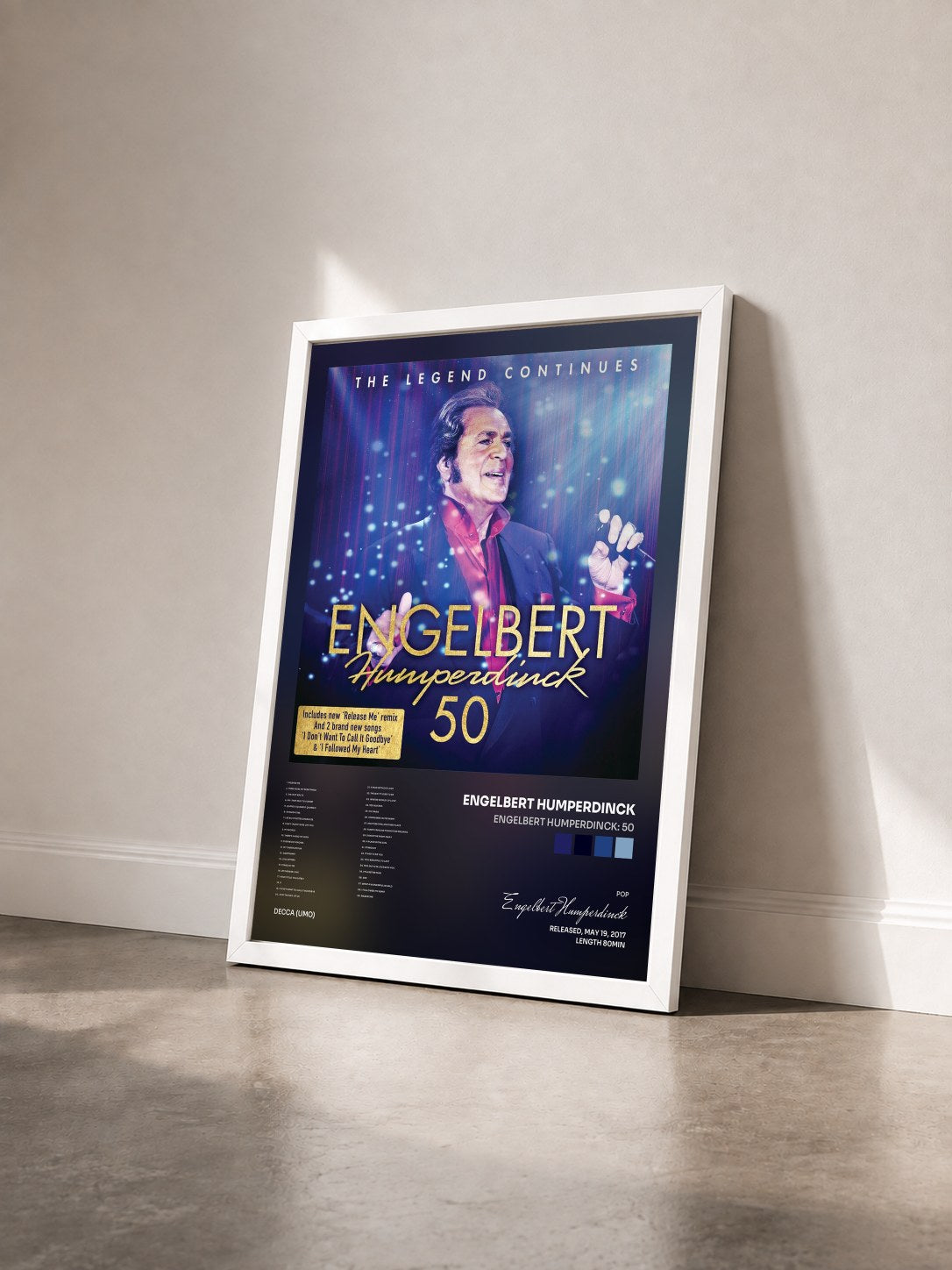 #blanc Tableau de l'album Engelbert Humperdinck: 50 de Engelbert Humperdinck vu de trois quarts, cadre blanc
