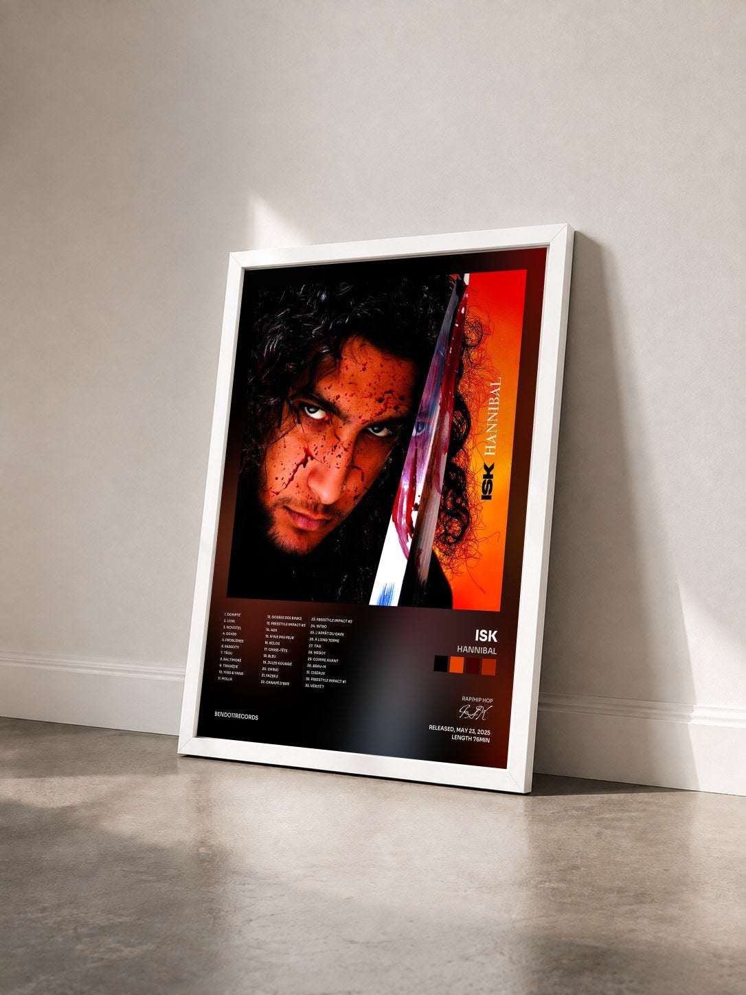 #blanc Tableau de l'album Hannibal de ISK vu de trois quarts, cadre blanc