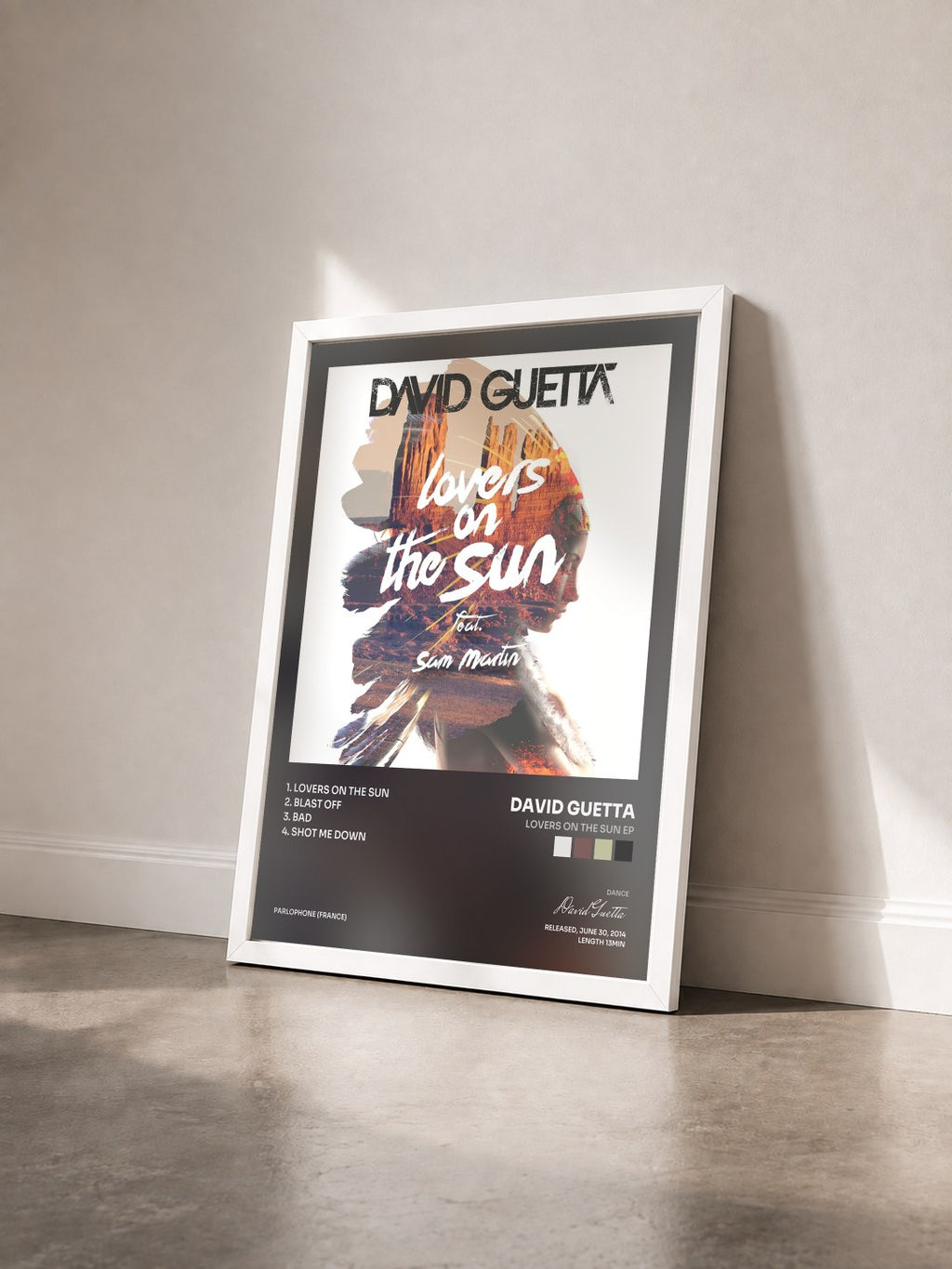 #blanc Lovers on the Sun EP von David Guetta als gerahmter Kunstdruck von schräg gesehen, weißer Rahmen