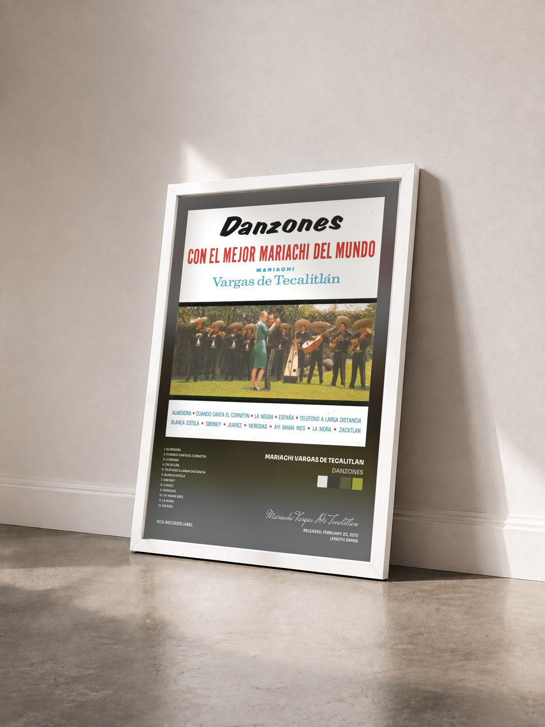 #blanc Tableau de l'album Danzones de Mariachi Vargas De Tecalitlan vu de trois quarts, cadre blanc