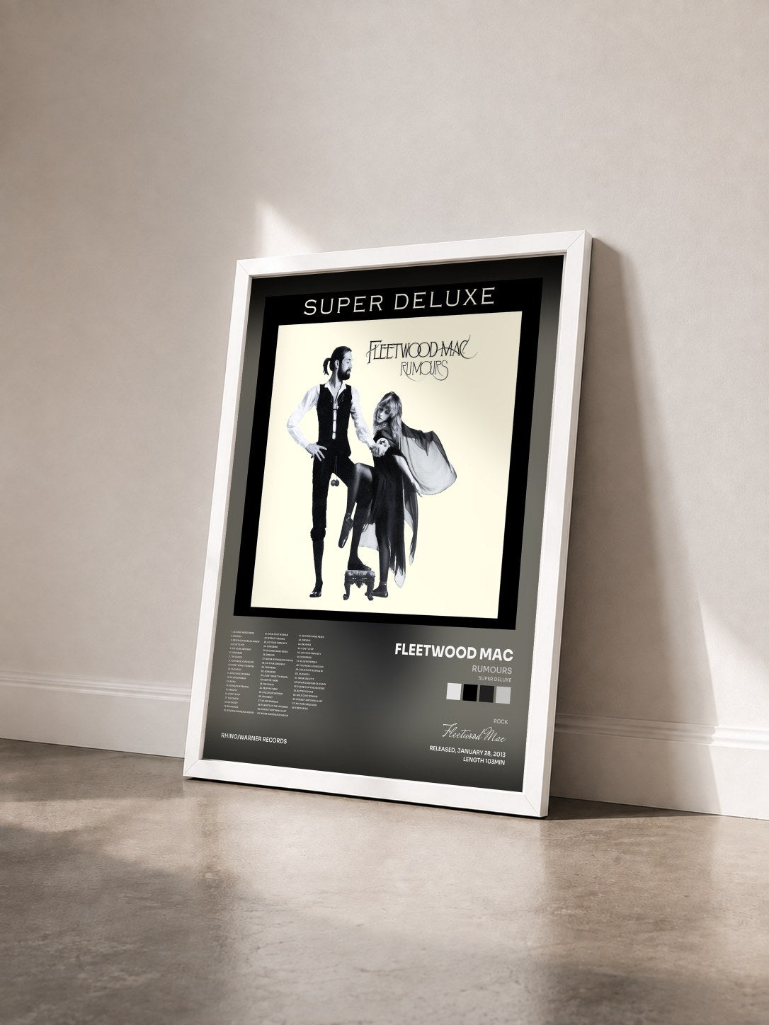 #blanc Rumours (Super Deluxe) de Fleetwood Mac en lámina enmarcada vista de tres cuartos, marco blanco