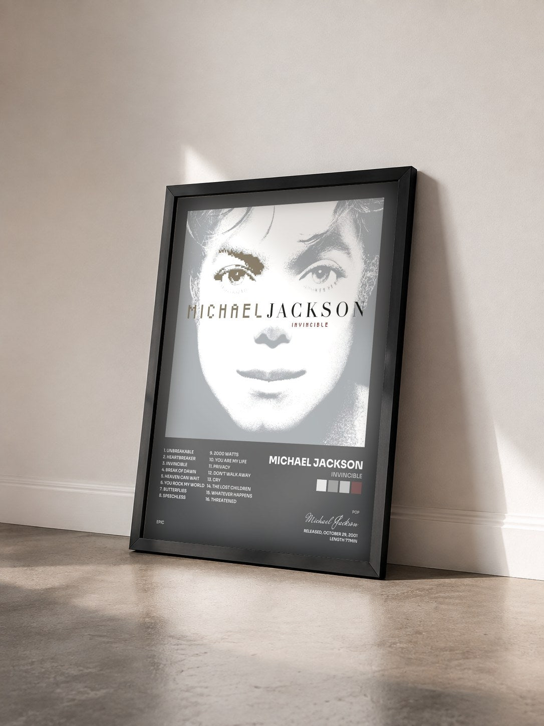 #noir Tableau de l'album Invincible de Michael Jackson vu de trois quarts, cadre noir