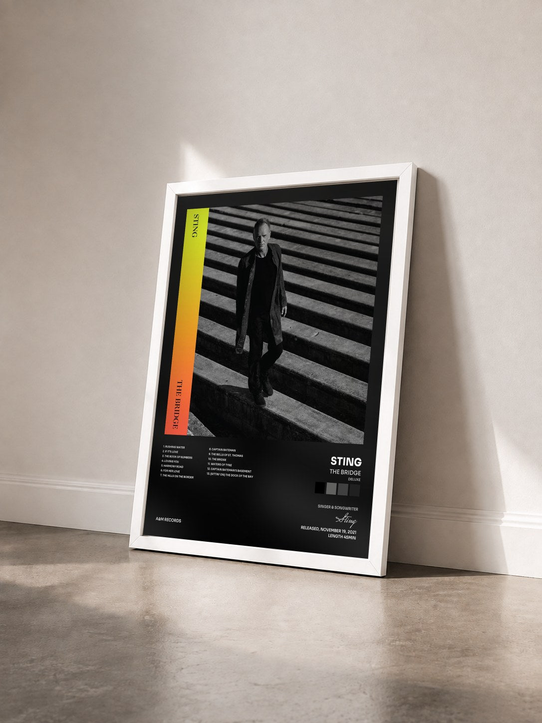 #blanc The Bridge (Deluxe) von Sting als gerahmter Kunstdruck von schräg gesehen, weißer Rahmen