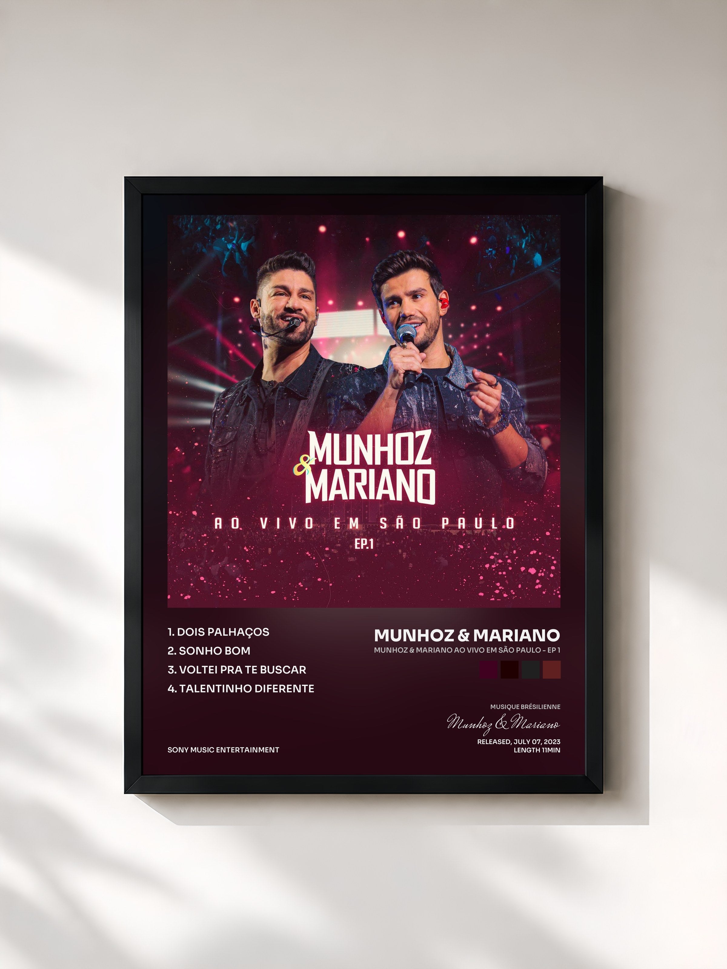 #noir Tableau de l'album Munhoz & Mariano Ao Vivo Em São Paulo - EP 1 de Munhoz & Mariano, cadre noir, imprimé et encadré en France