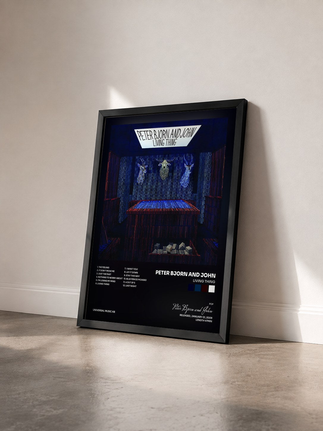 #noir Tableau de l'album Living Thing de Peter Bjorn and John vu de trois quarts, cadre noir