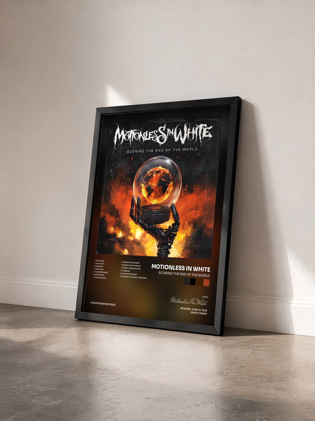 #noir Tableau de l'album Scoring The End Of The World de Motionless In White vu de trois quarts, cadre noir