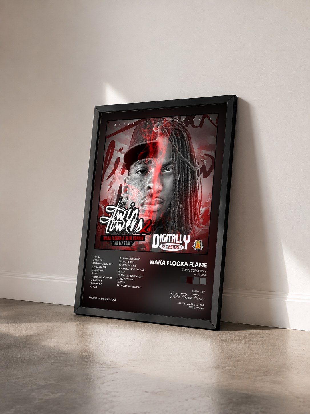 #noir Tableau de l'album Twin Towers 2 (No Fly Zone) de Waka Flocka Flame vu de trois quarts, cadre noir