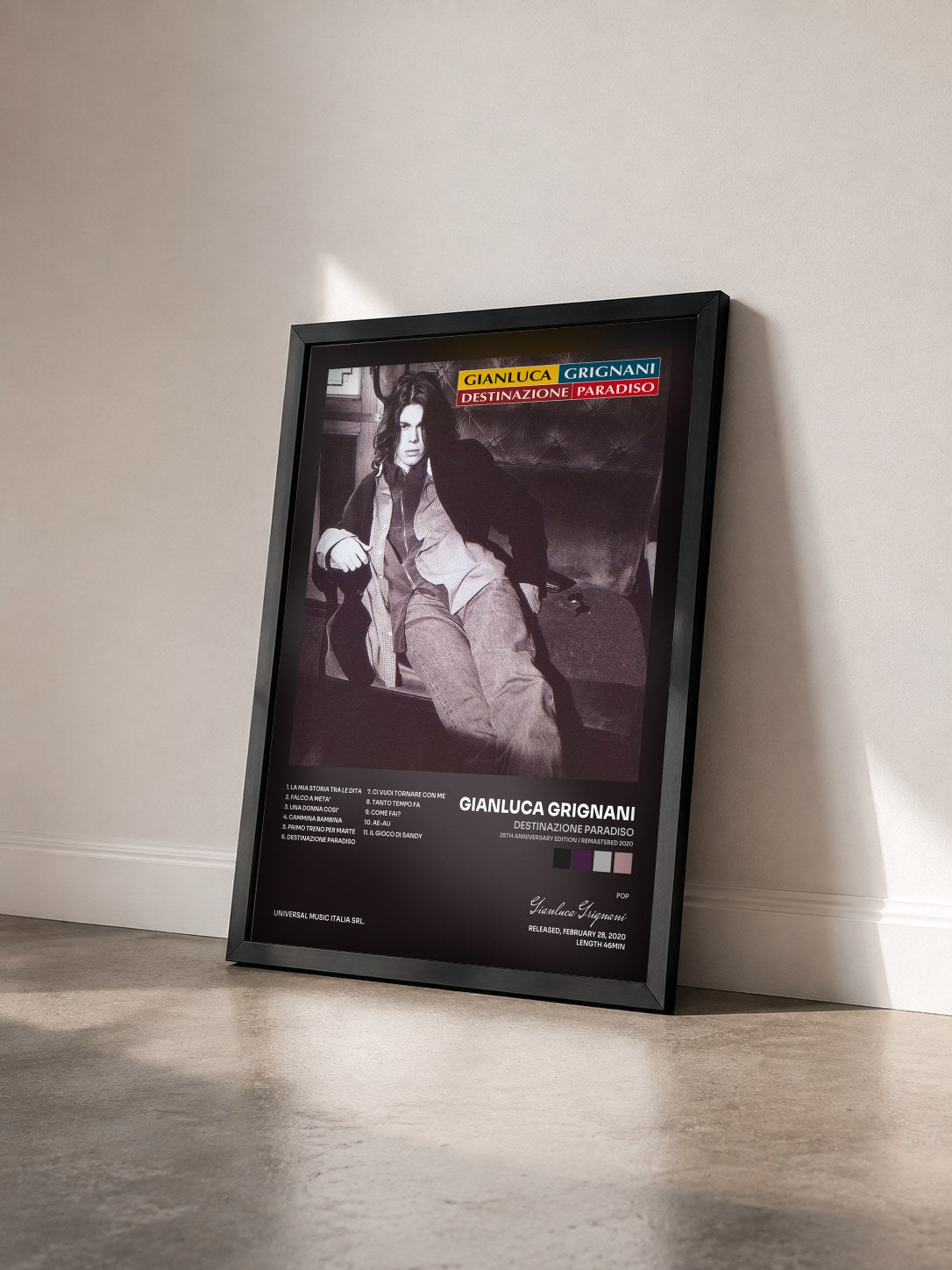 #noir Tableau de l'album Destinazione Paradiso (25th Anniversary Edition / Remastered 2020) de Gianluca Grignani vu de trois quarts, cadre noir