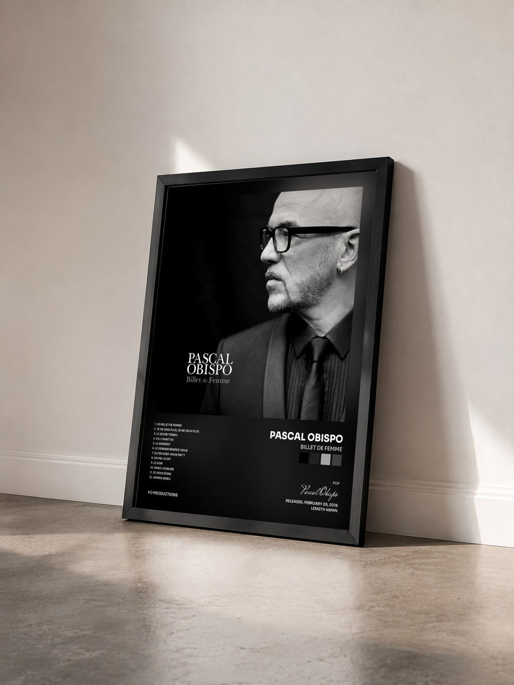 #noir Billet de femme de Pascal Obispo en lámina enmarcada vista de tres cuartos, marco negro