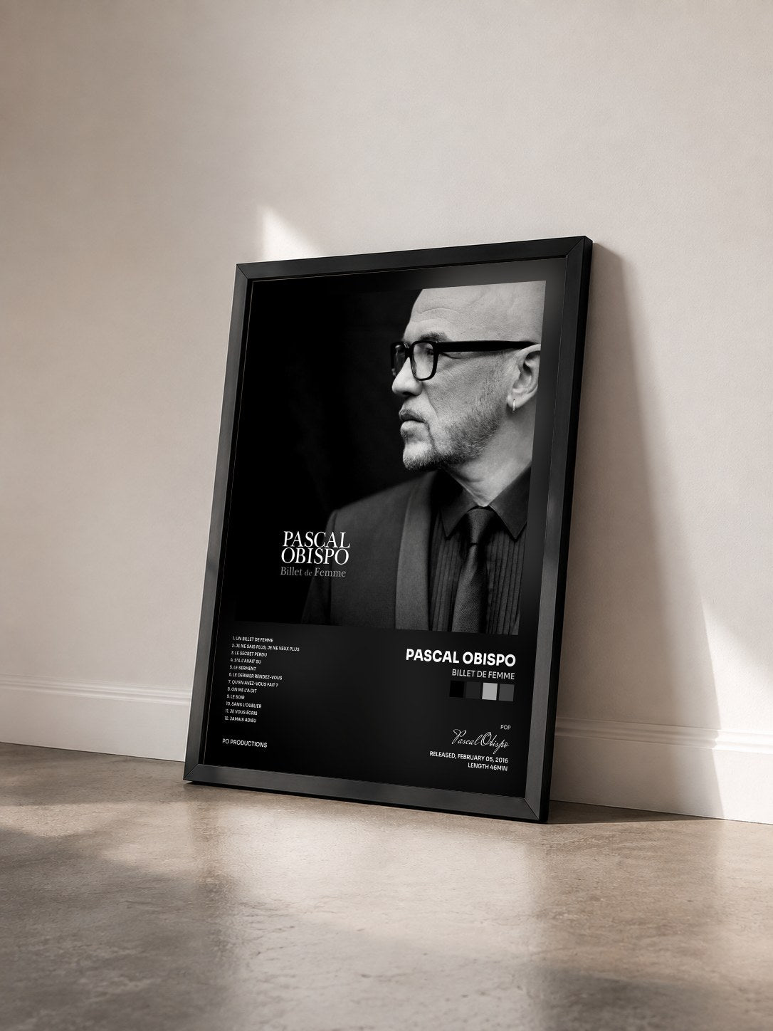 #noir Billet by femme de Pascal Obispo as a framed art print seen at an angle, black frame