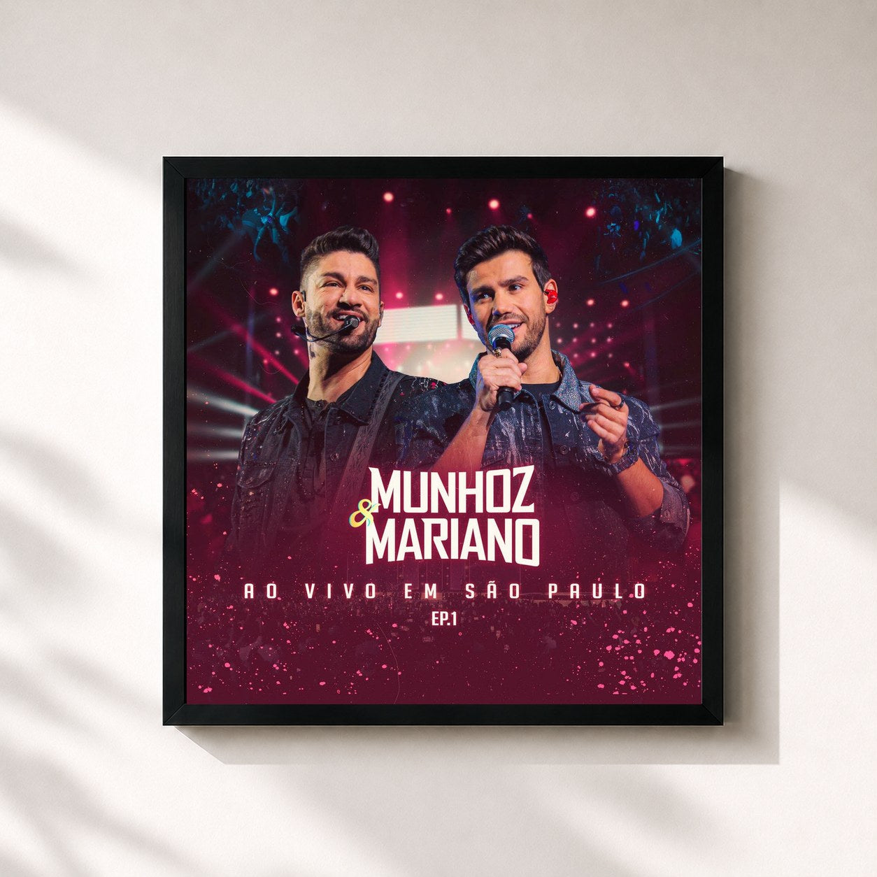 #noir Tableau carré de l'album Munhoz & Mariano Ao Vivo Em São Paulo - EP 1 de Munhoz & Mariano, cadre noir 32x32 cm