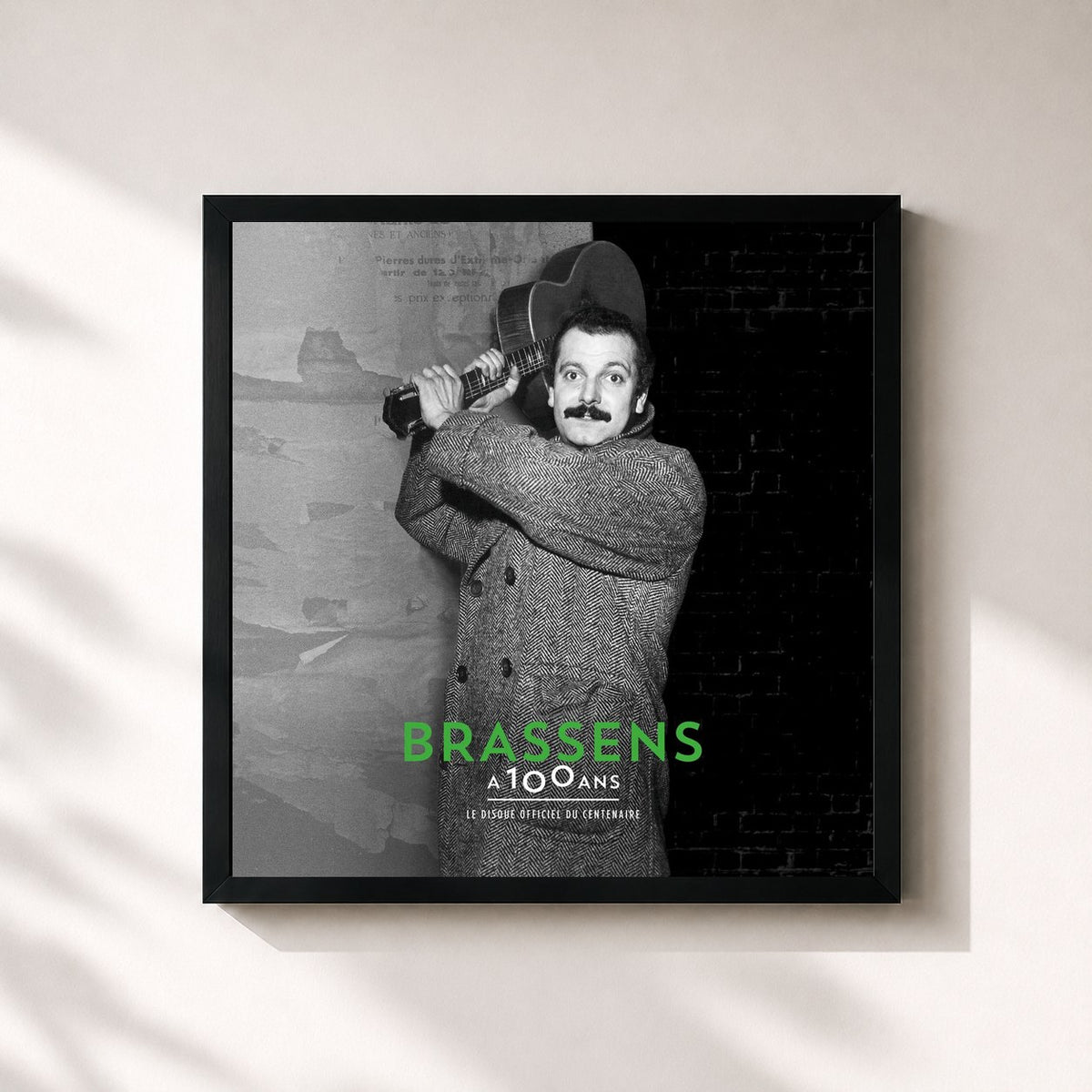 #noir Tableau carré de l'album Brassens a 100 ans de Georges Brassens, cadre noir 32x32 cm