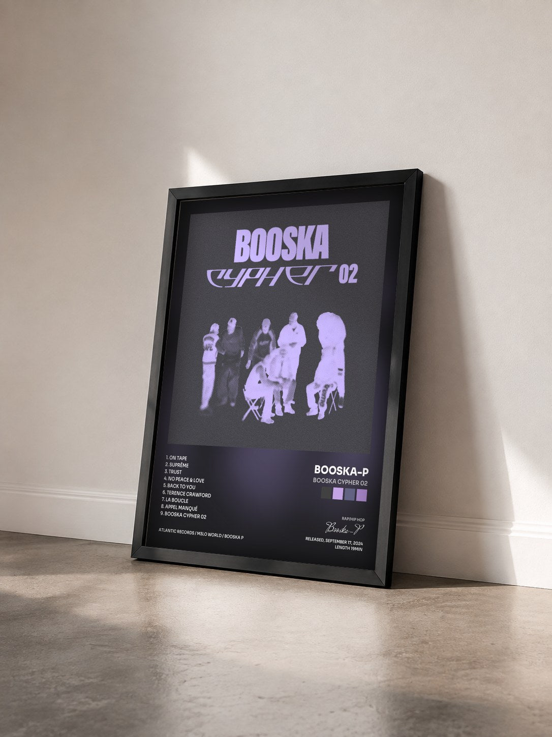 #noir BOOSKA CYPHER 02 di Booska-P in stampa incorniciata vista di tre quarti, cornice nera