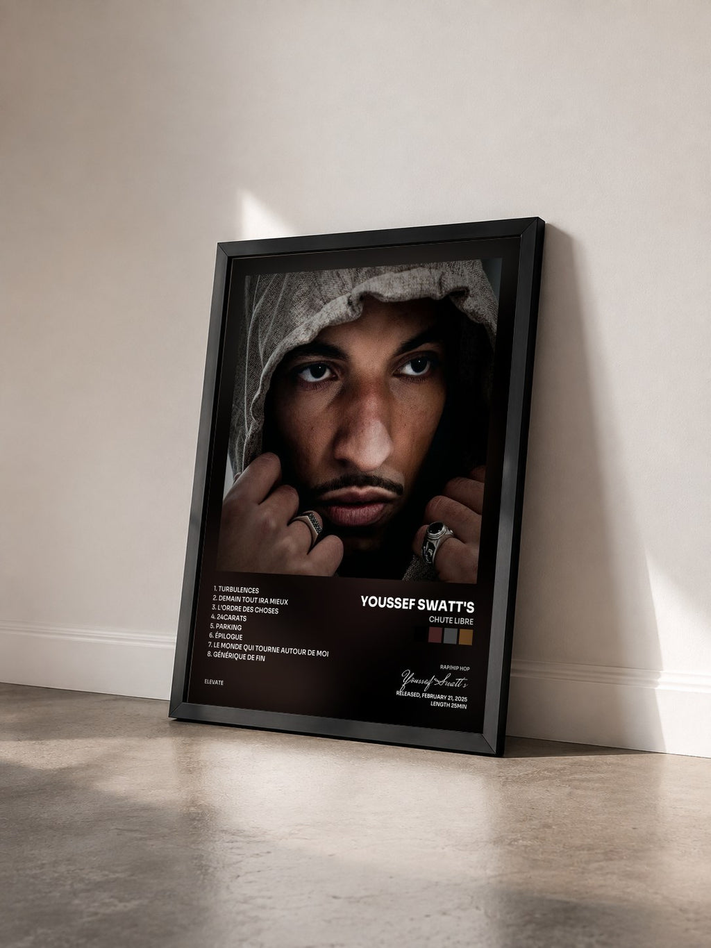 #noir Chute Libre di Youssef Swatt's in stampa incorniciata vista di tre quarti, cornice nera