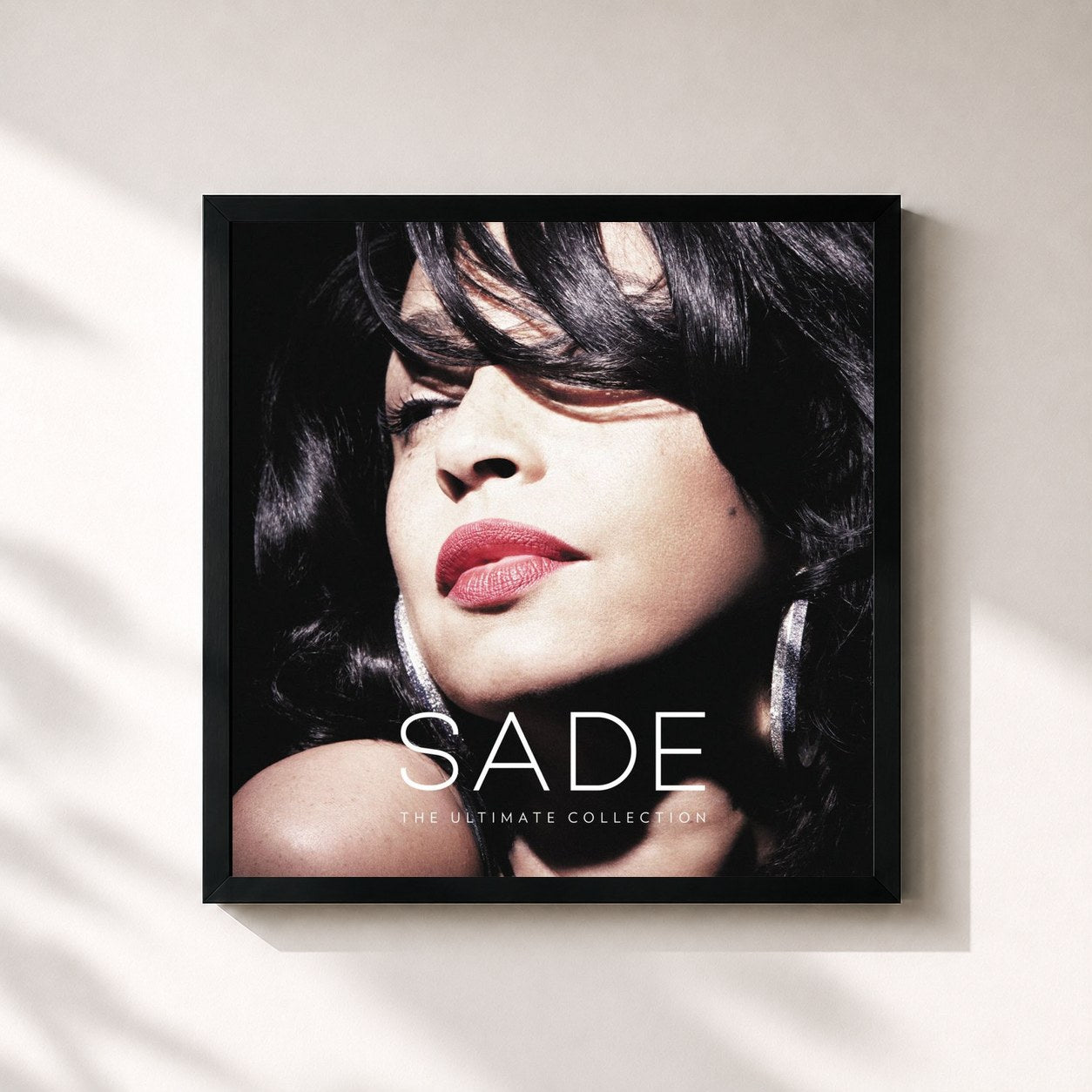 #noir Tableau carré de l'album The Ultimate Collection de Sade, cadre noir 32x32 cm