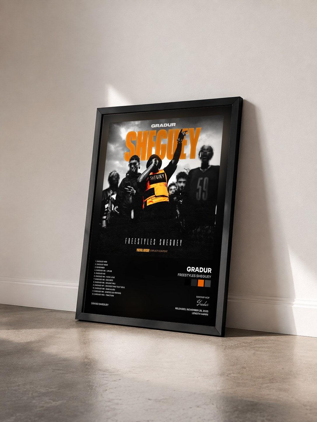 #noir Tableau de l'album FREESTYLES SHEGUEY de Gradur vu de trois quarts, cadre noir