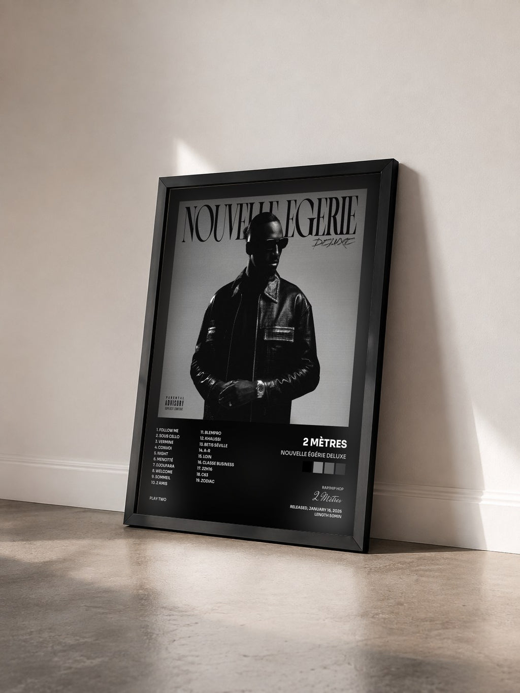 #noir NOUVELLE ÉGÉRIE DELUXE di 2 Mètres in stampa incorniciata vista di tre quarti, cornice nera