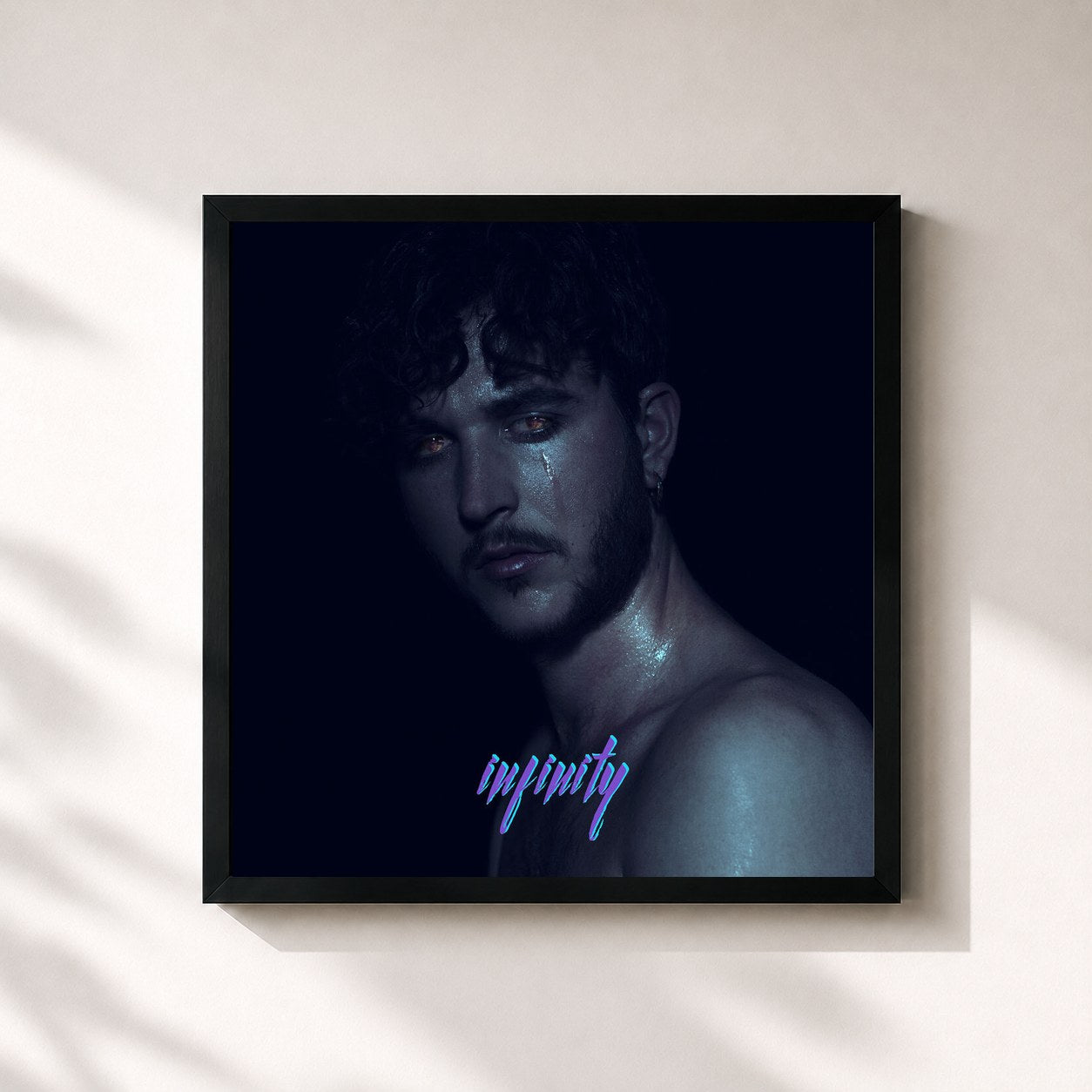 #noir Tableau carré de l'album Infinity de Oscar and the Wolf, cadre noir 32x32 cm