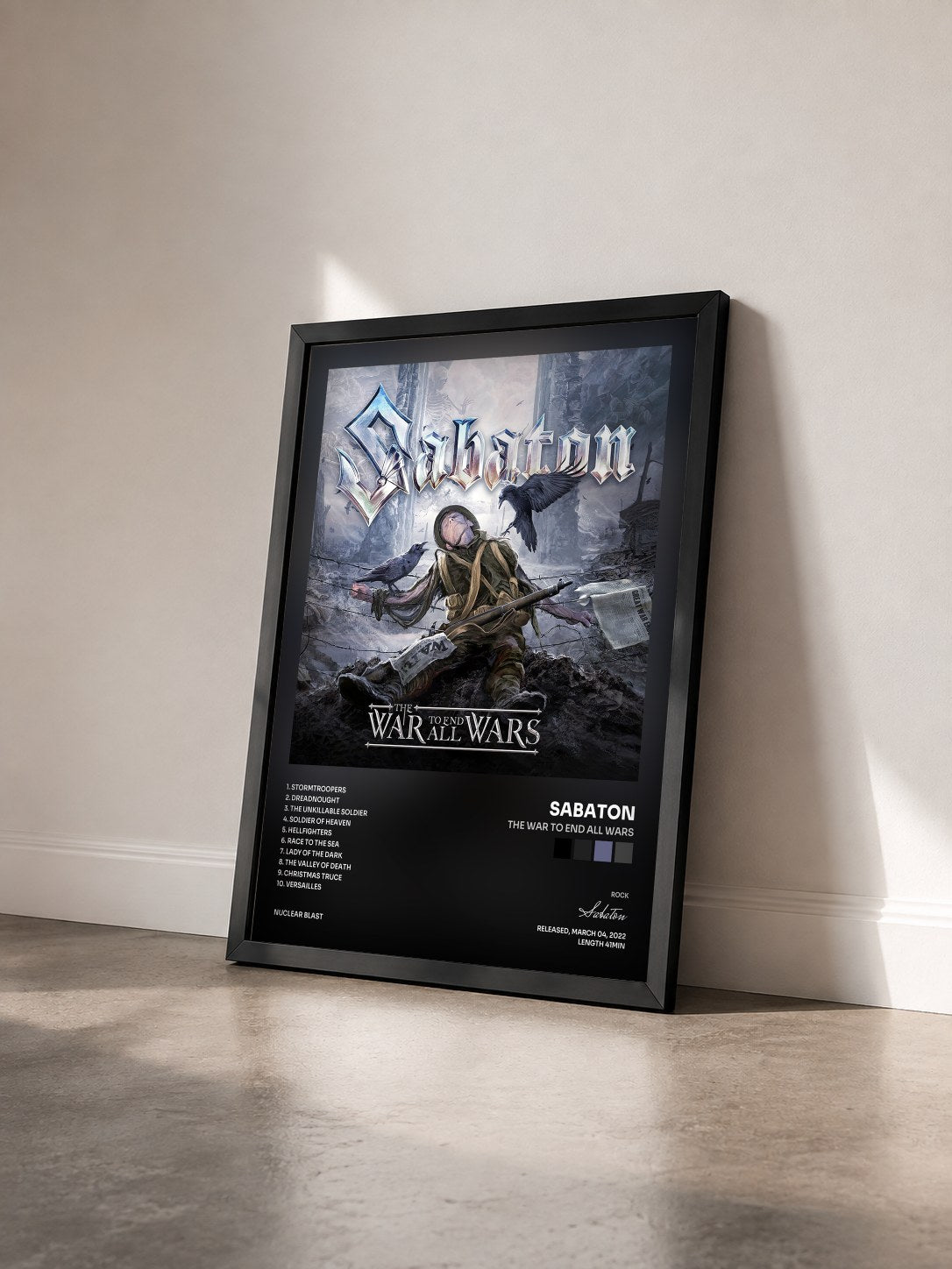 #noir The War to End All Wars von Sabaton als gerahmter Kunstdruck von schräg gesehen, schwarzer Rahmen