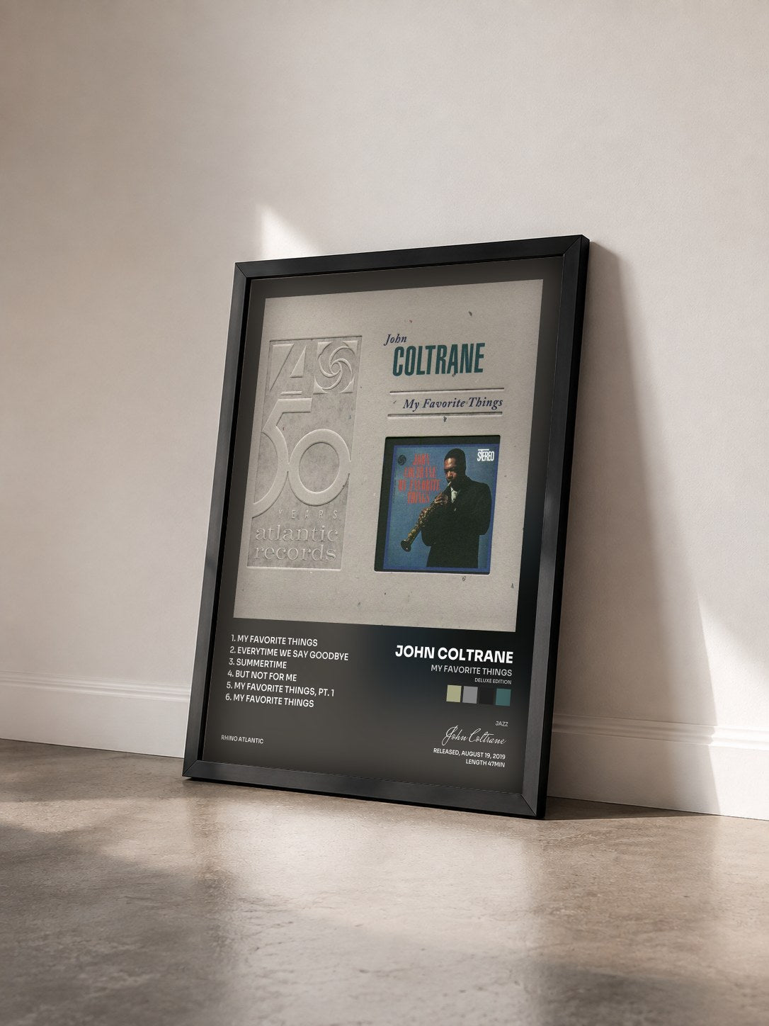 #noir Tableau de l'album My Favorite Things (Deluxe Edition) de John Coltrane vu de trois quarts, cadre noir