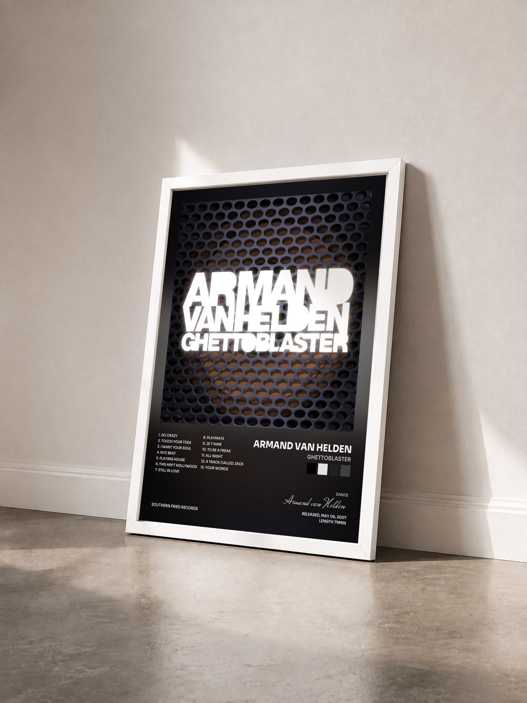 #blanc Tableau de l'album Ghettoblaster de Armand van Helden vu de trois quarts, cadre blanc