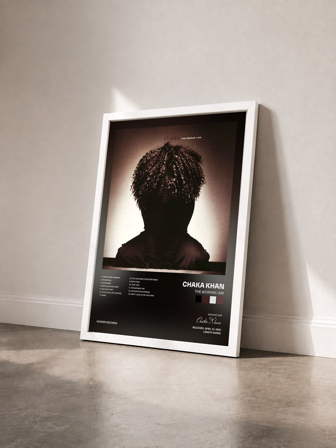 #blanc Tableau de l'album The Woman I Am de Chaka Khan vu de trois quarts, cadre blanc