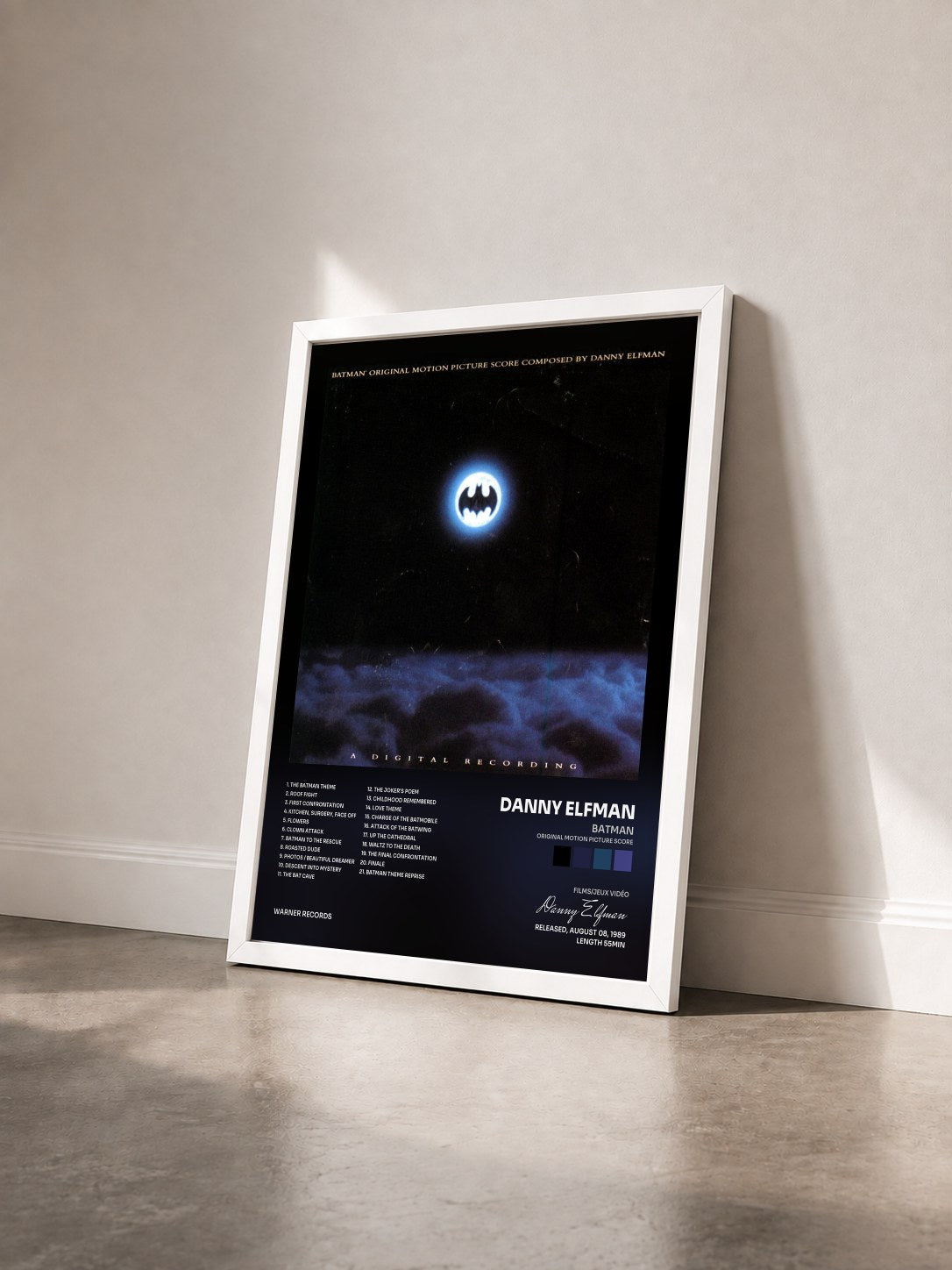 #blanc Tableau de l'album Batman (Original Motion Picture Score) de Danny Elfman vu de trois quarts, cadre blanc