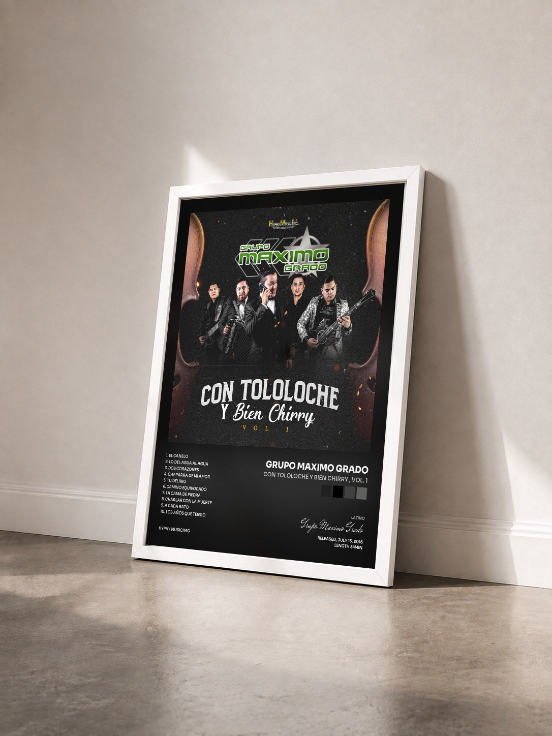 #blanc Tableau de l'album Con Tololoche y Bien Chirry , Vol. 1 de Grupo Maximo Grado vu de trois quarts, cadre blanc